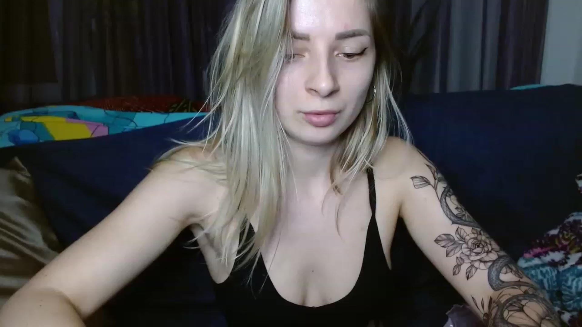 Gallery image thumbnail from NanaFox's myfreecams stream on, 12/16/2022, 21:14 image 14 of 20