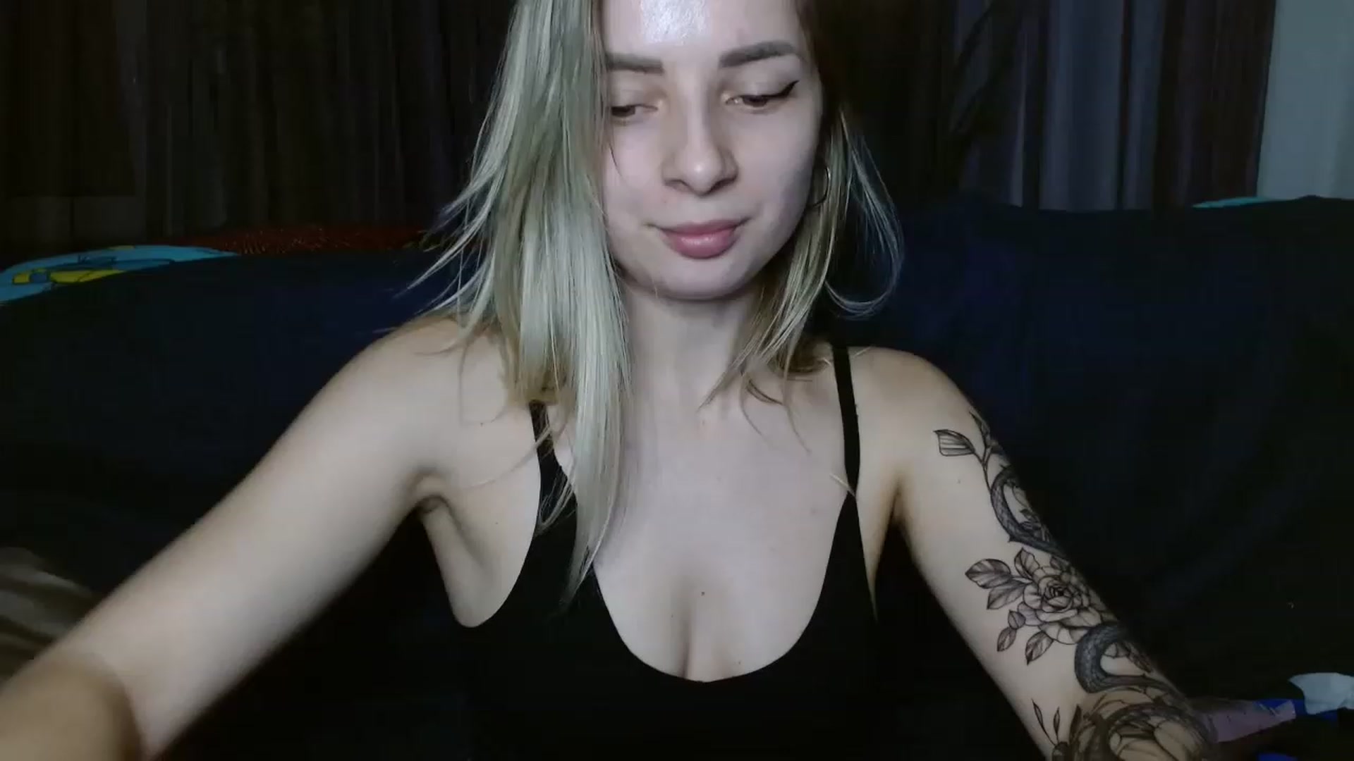 Gallery image thumbnail from NanaFox's myfreecams stream on, 12/16/2022, 21:14 image 13 of 20