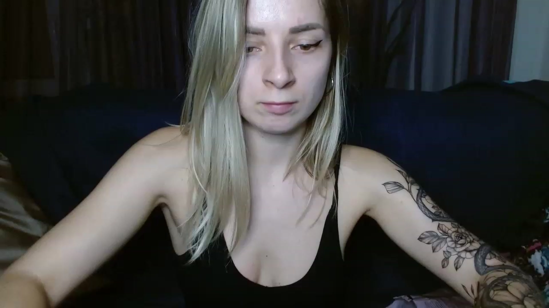Gallery image thumbnail from NanaFox's myfreecams stream on, 12/16/2022, 21:14 image 18 of 20