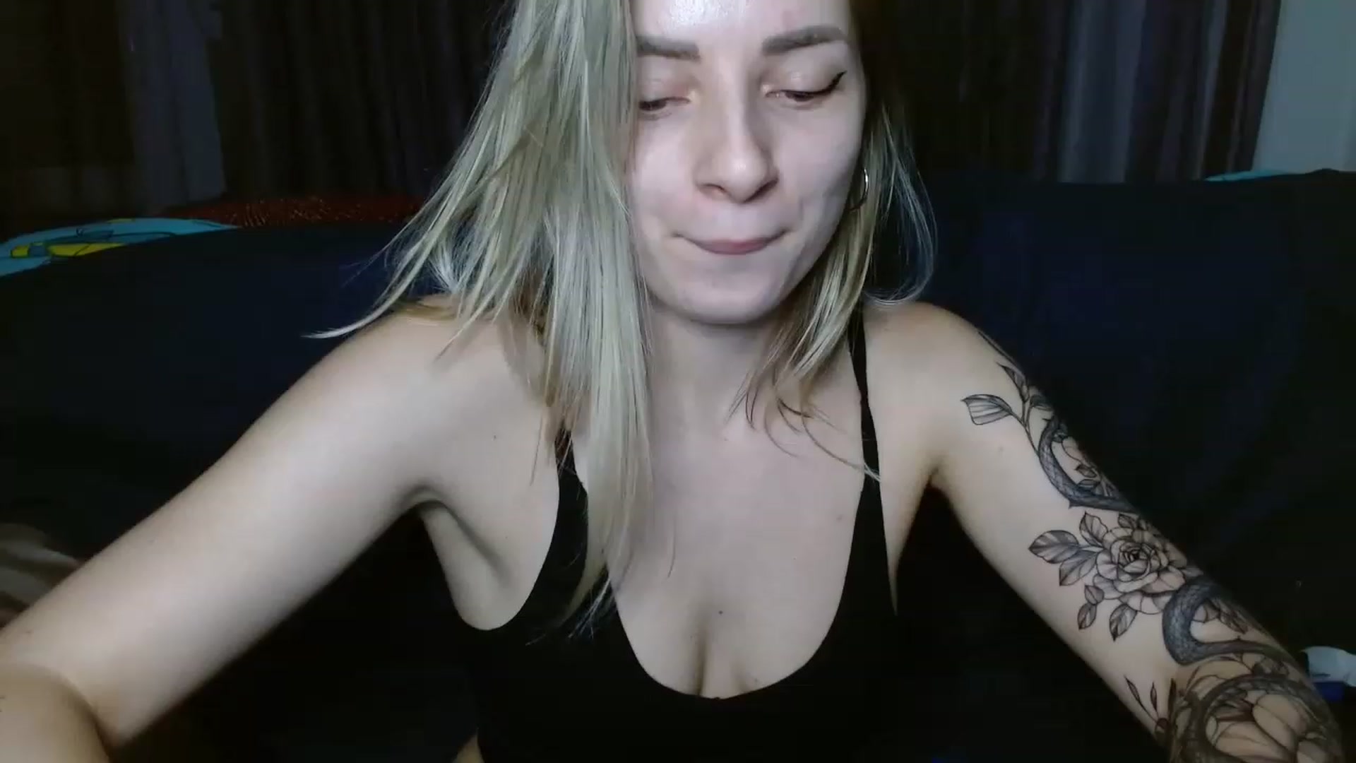 Gallery image thumbnail from NanaFox's myfreecams stream on, 12/16/2022, 21:14 image 11 of 20