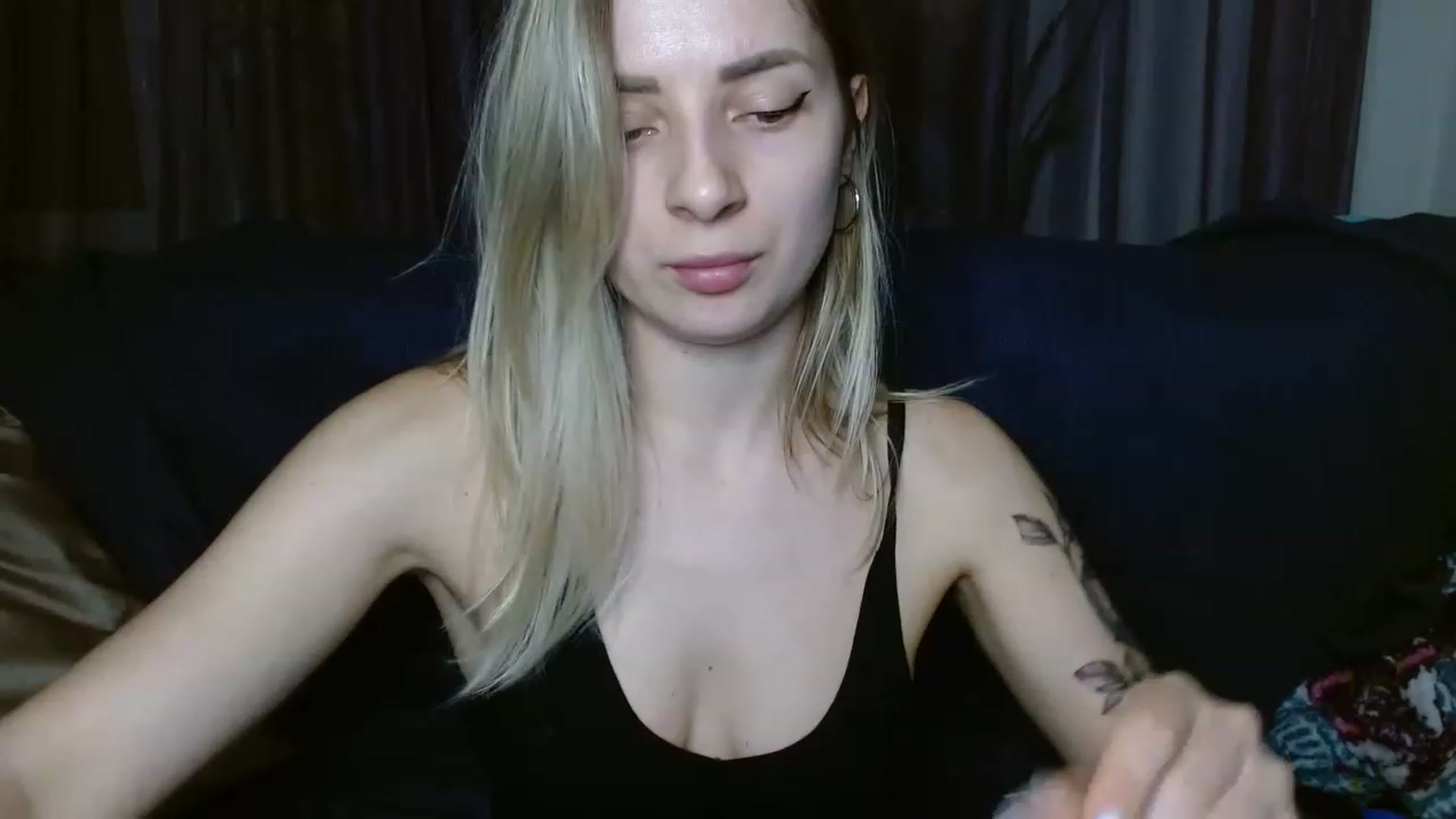 Gallery image thumbnail from NanaFox's myfreecams stream on, 12/16/2022, 21:14 image 20 of 20