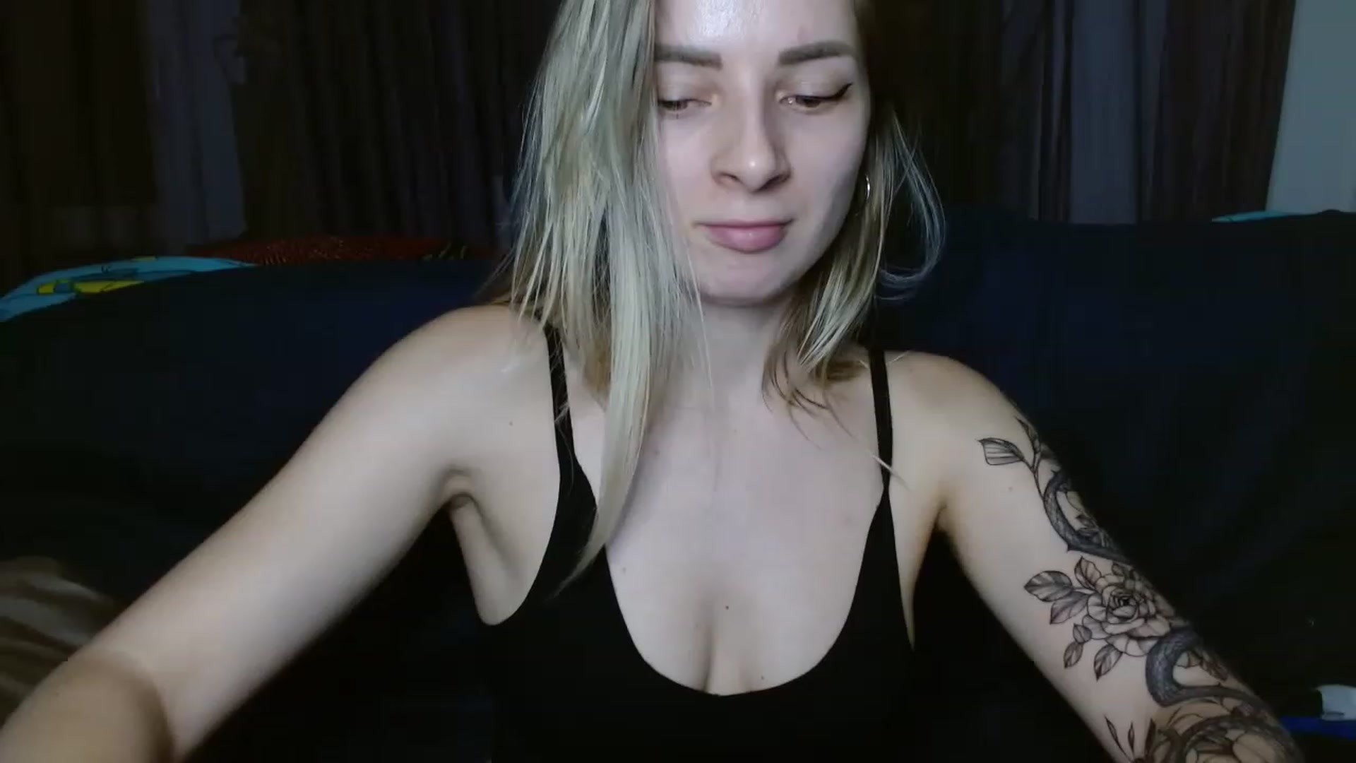 Gallery image thumbnail from NanaFox's myfreecams stream on, 12/16/2022, 21:14 image 9 of 20