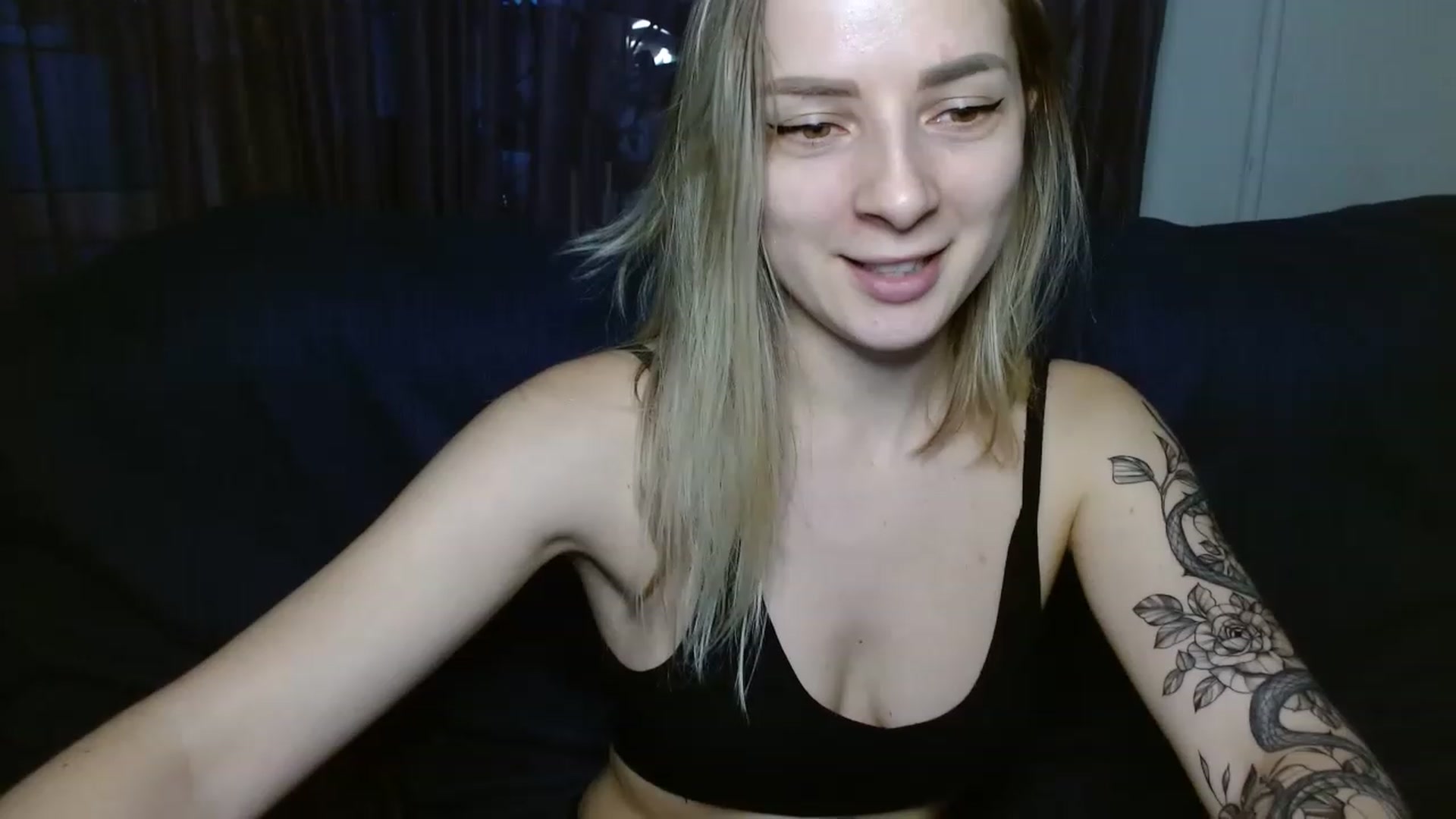 Gallery image thumbnail from NanaFox's myfreecams stream on, 12/18/2022, 14:25 image 11 of 20