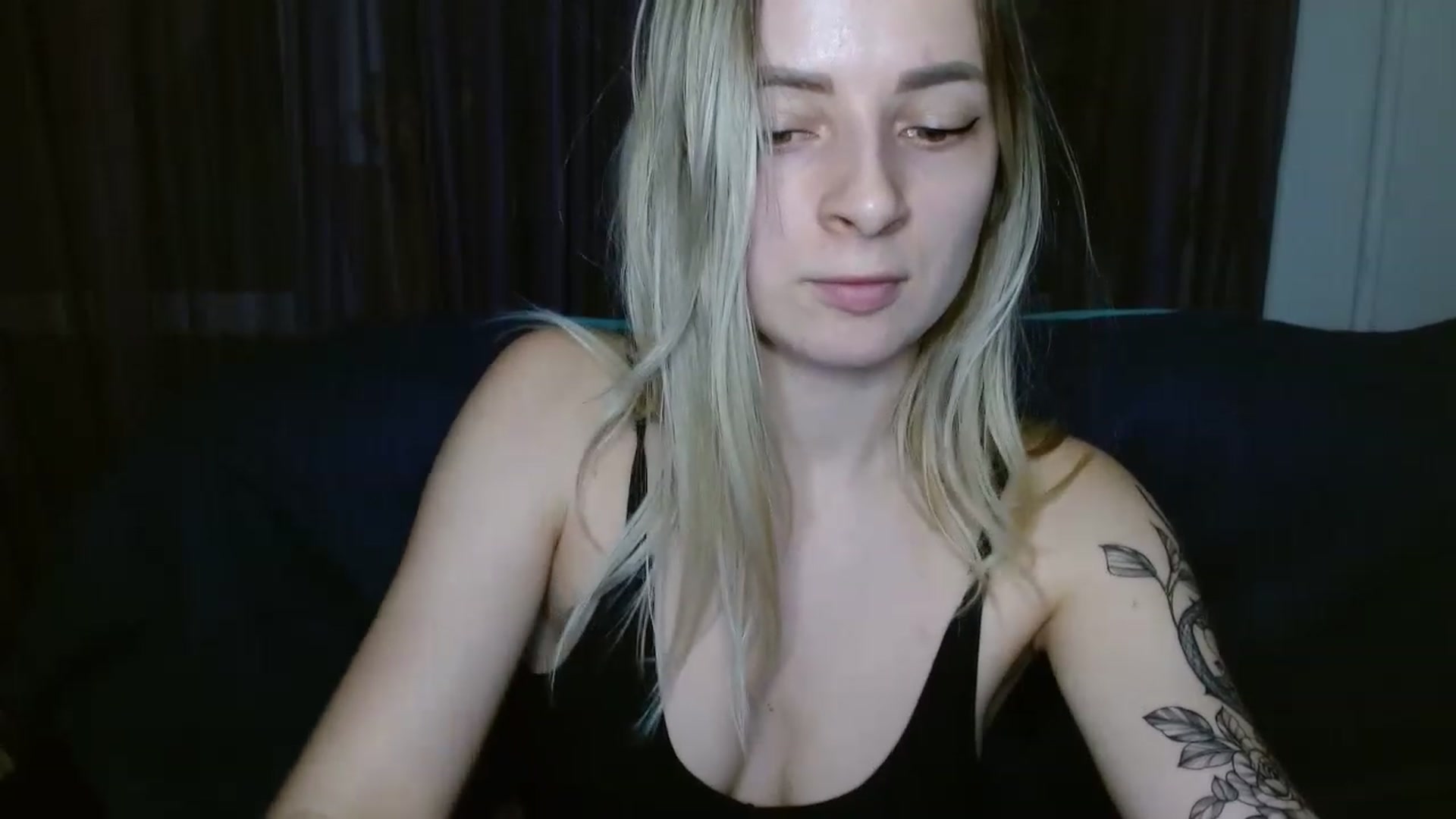 Gallery image thumbnail from NanaFox's myfreecams stream on, 12/18/2022, 16:07 image 8 of 20