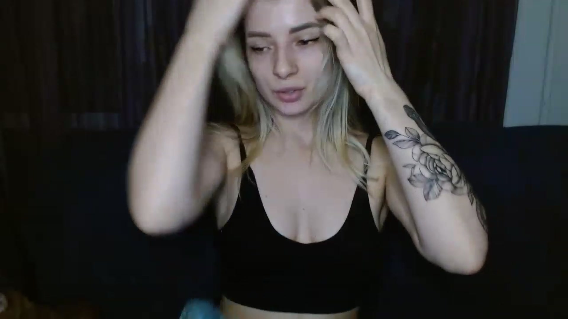 Gallery image thumbnail from NanaFox's myfreecams stream on, 12/18/2022, 16:07 image 10 of 20
