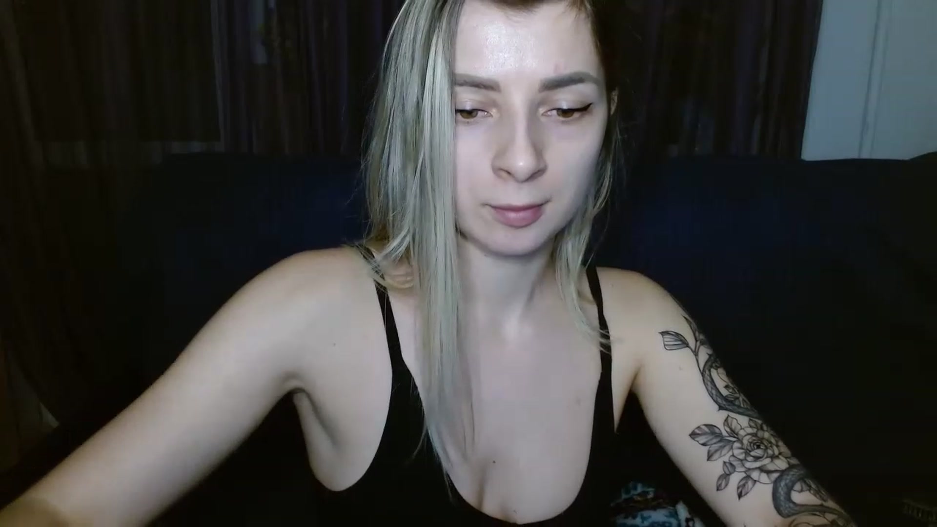 Gallery image thumbnail from NanaFox's myfreecams stream on, 12/18/2022, 16:07 image 19 of 20