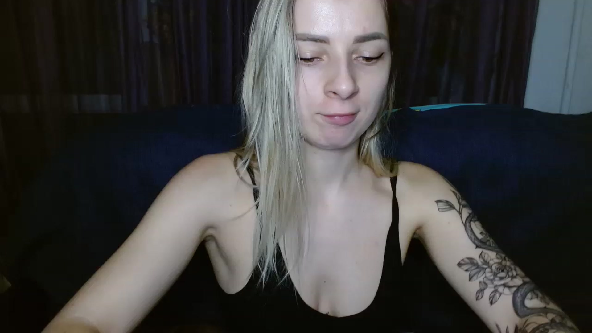 Gallery image thumbnail from NanaFox's myfreecams stream on, 12/18/2022, 16:07 image 5 of 20