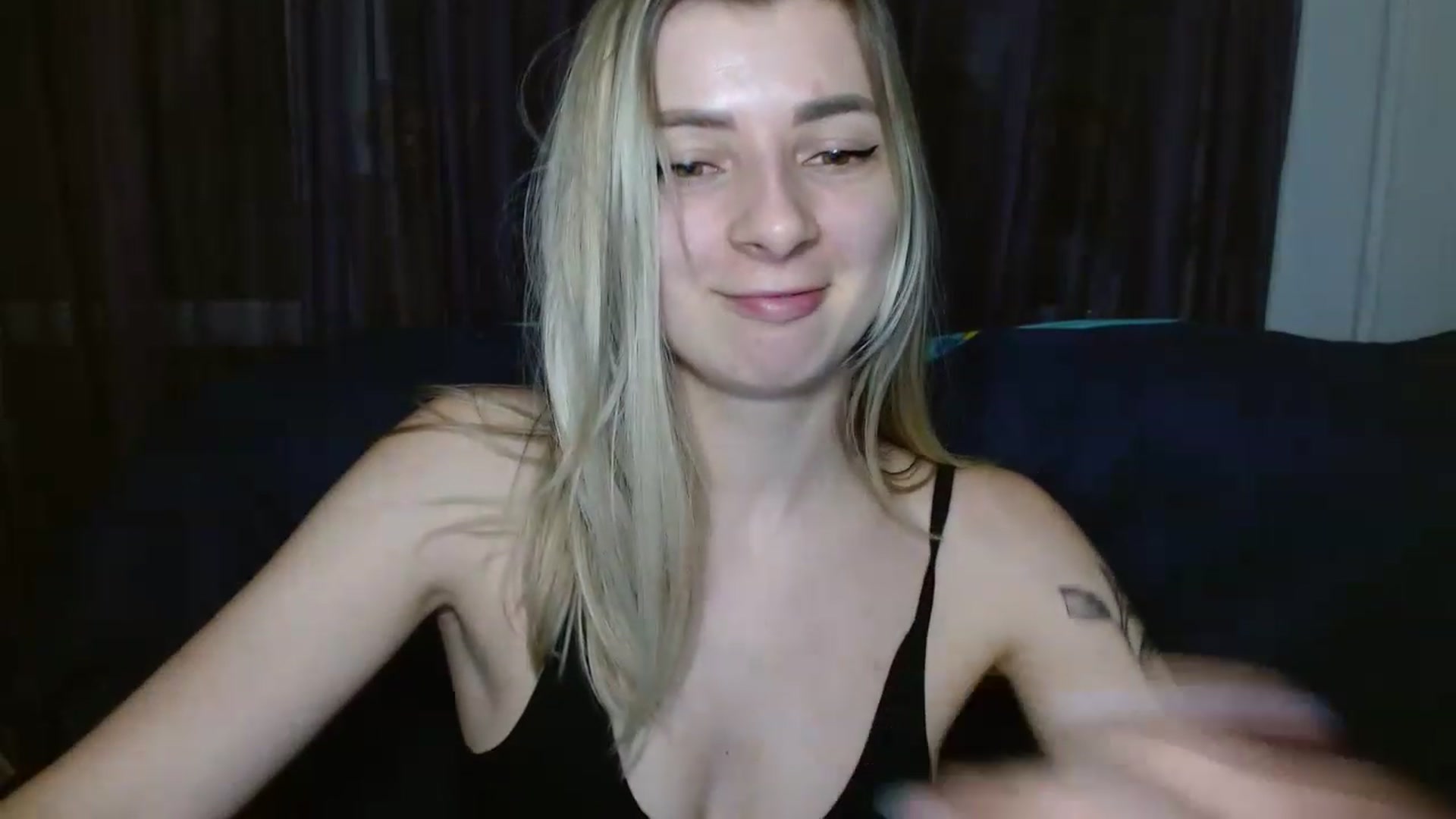 Gallery image thumbnail from NanaFox's myfreecams stream on, 12/18/2022, 16:07 image 9 of 20
