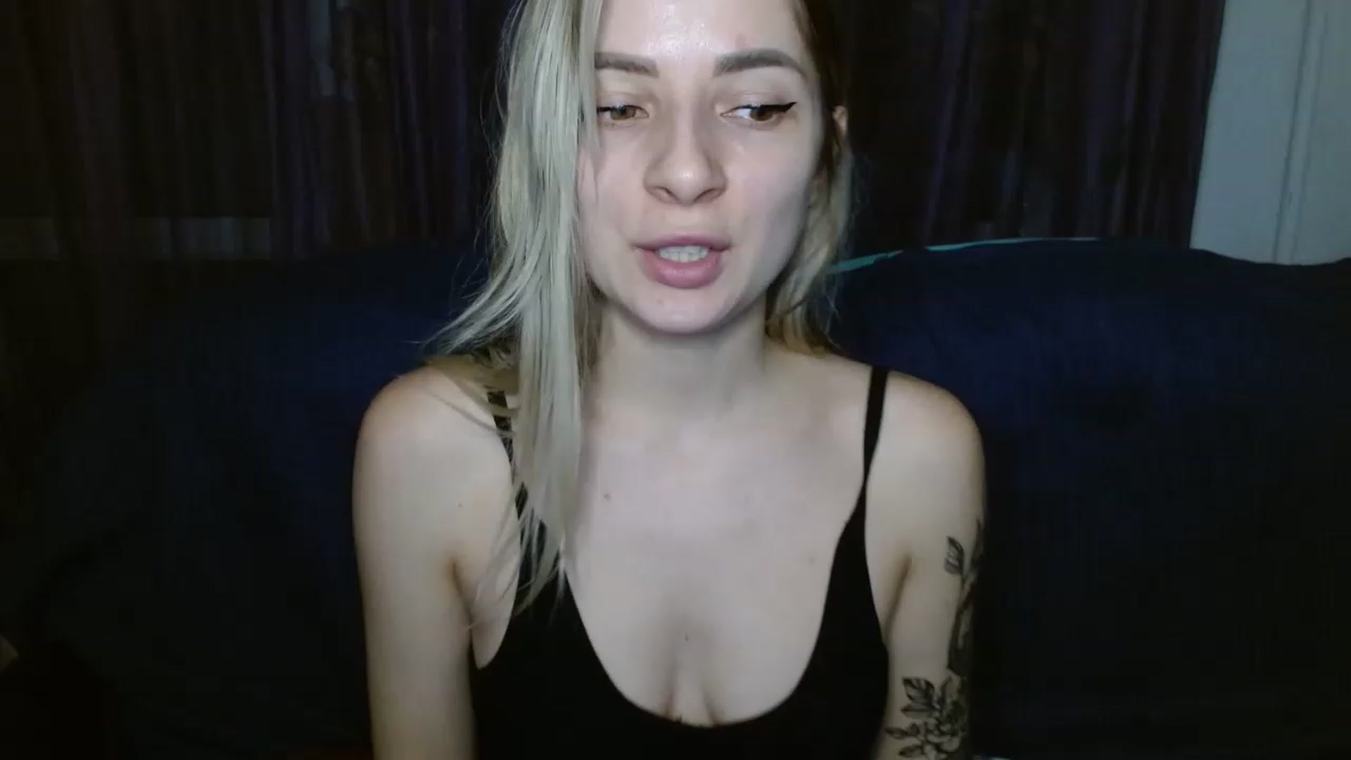 Gallery image thumbnail from NanaFox's myfreecams stream on, 12/18/2022, 16:07 image 4 of 20