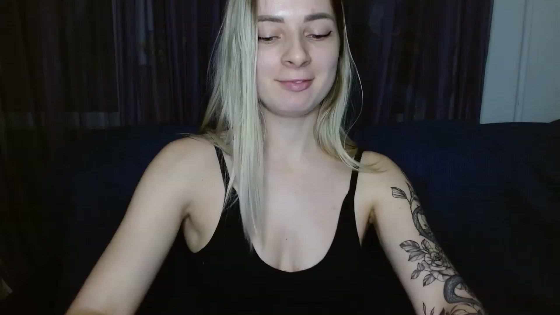 Gallery image thumbnail from NanaFox's myfreecams stream on, 12/18/2022, 16:07 image 14 of 20