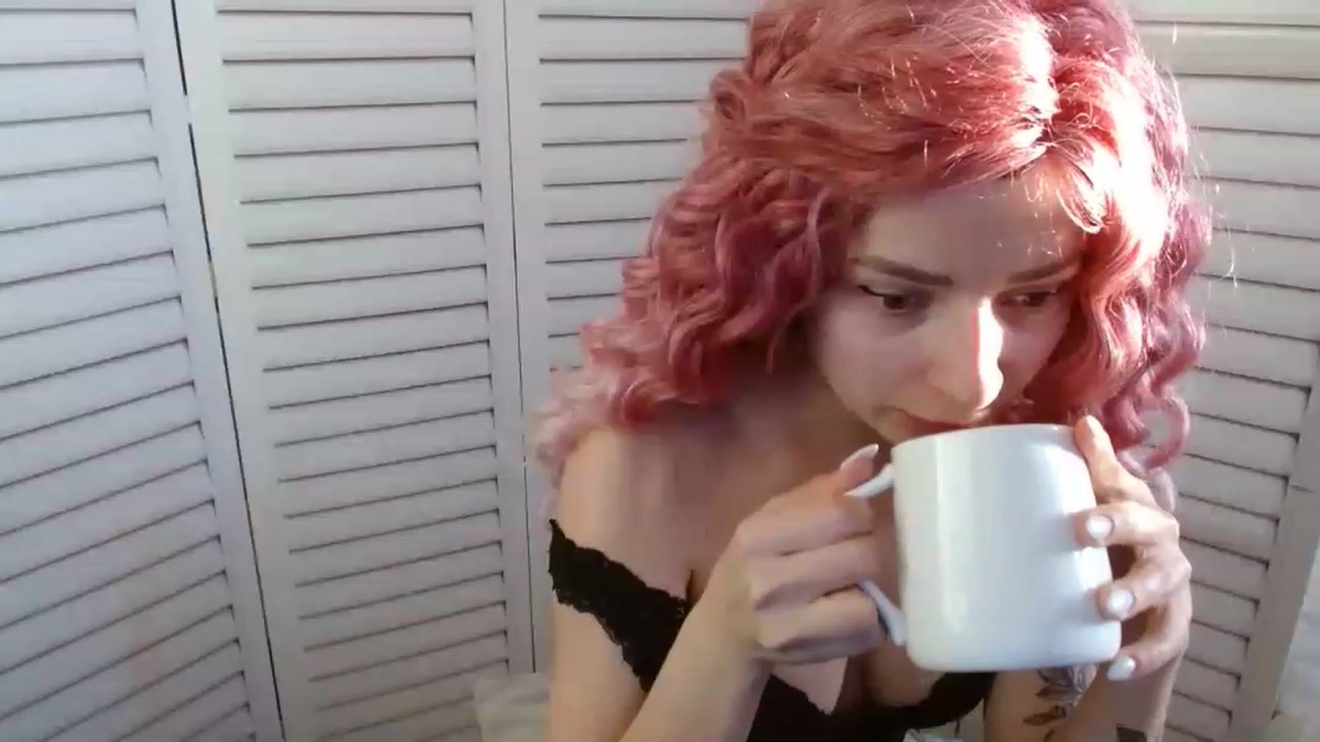 Gallery image thumbnail from NanaFox's myfreecams stream on, 12/21/2022, 13:45 image 10 of 20