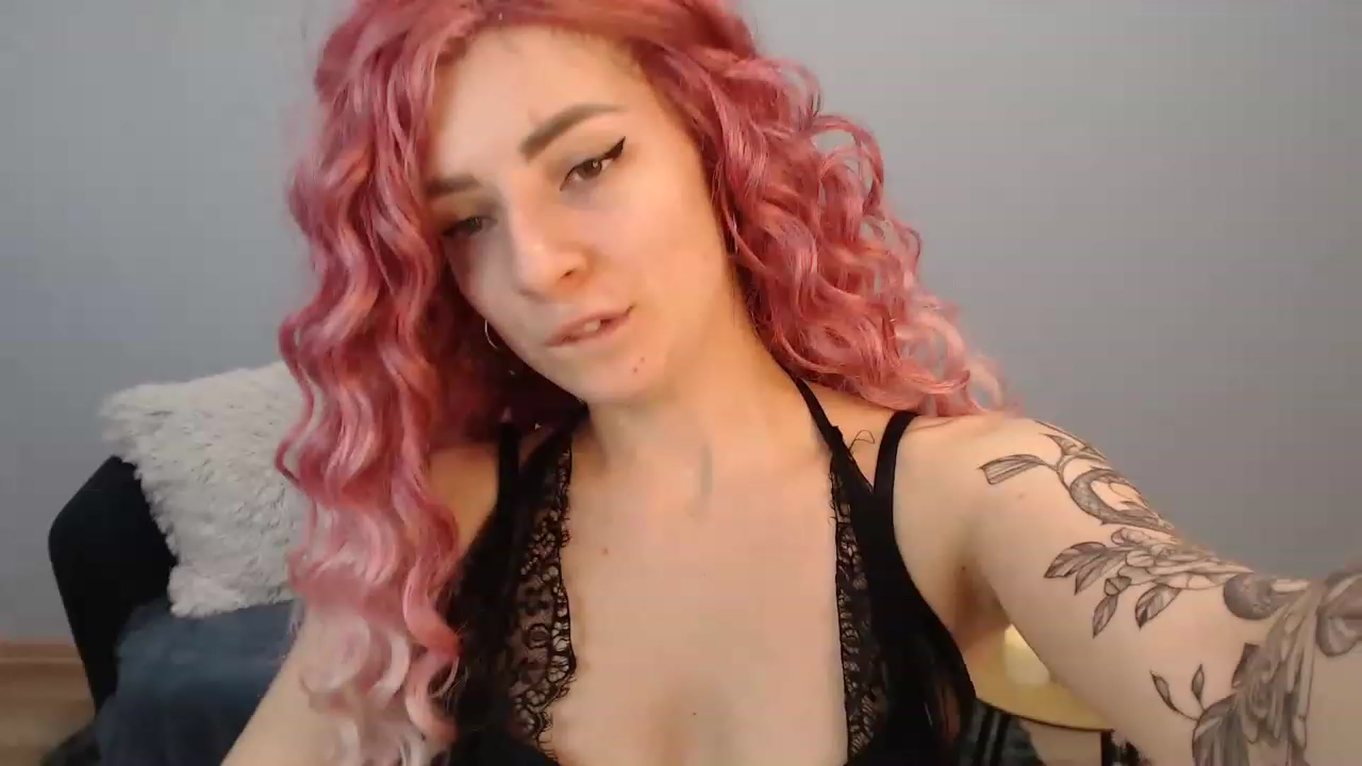 Gallery image thumbnail from NanaFox's myfreecams stream on, 12/24/2022, 09:38 image 7 of 20