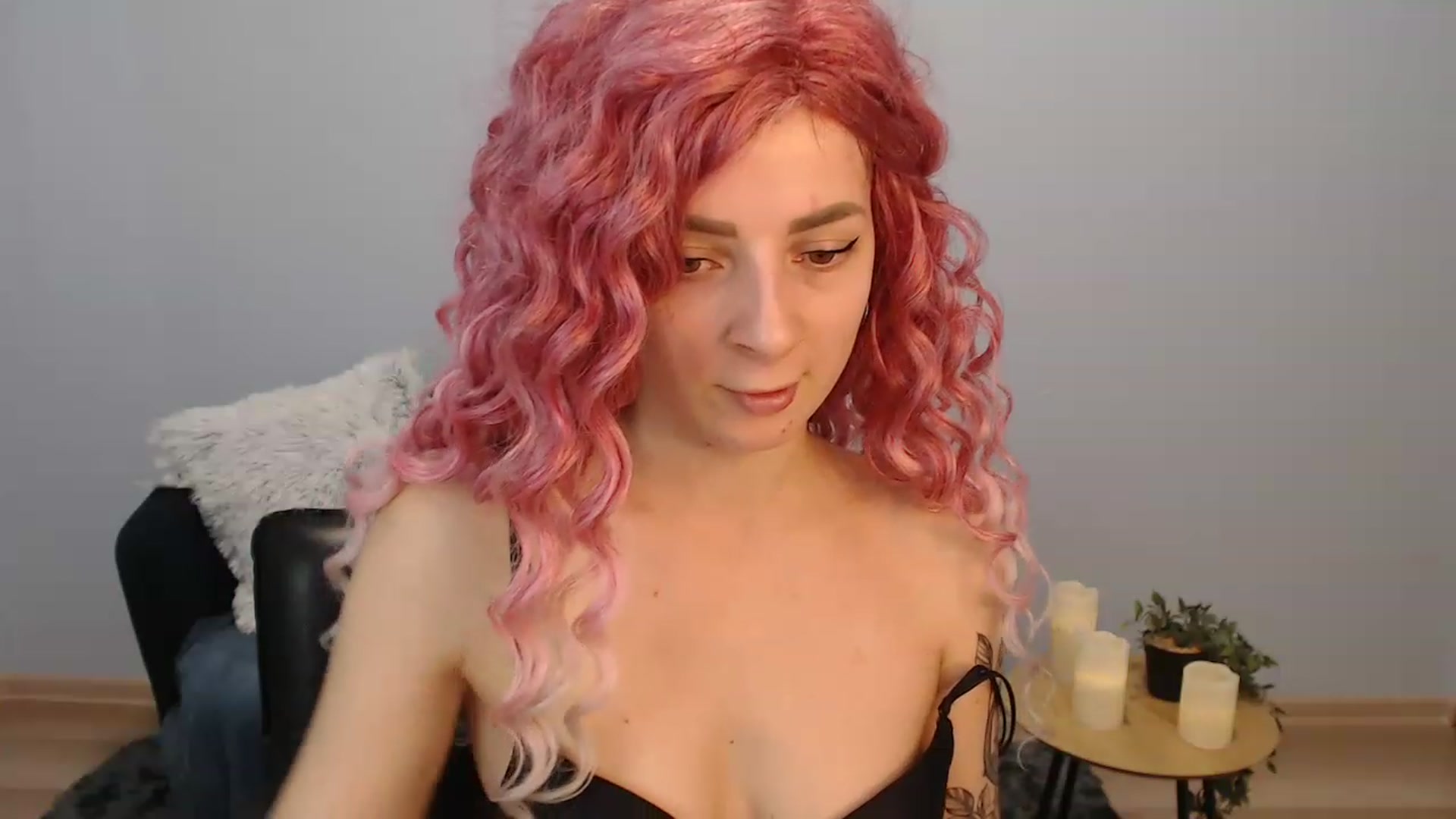 Gallery image thumbnail from NanaFox's myfreecams stream on, 12/24/2022, 09:38 image 17 of 20