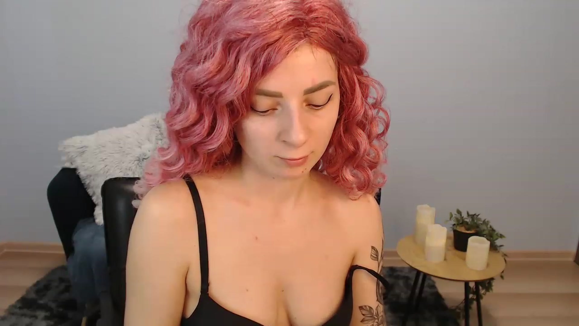 Gallery image thumbnail from NanaFox's myfreecams stream on, 12/24/2022, 09:38 image 15 of 20