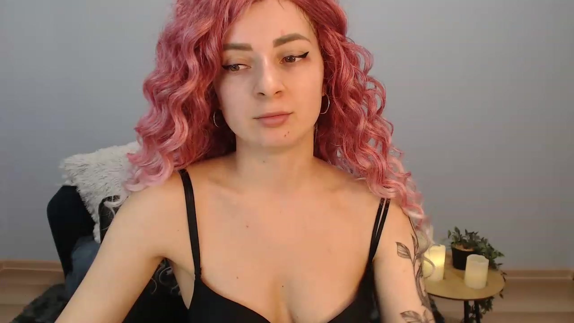 Gallery image thumbnail from NanaFox's myfreecams stream on, 12/24/2022, 09:38 image 13 of 20