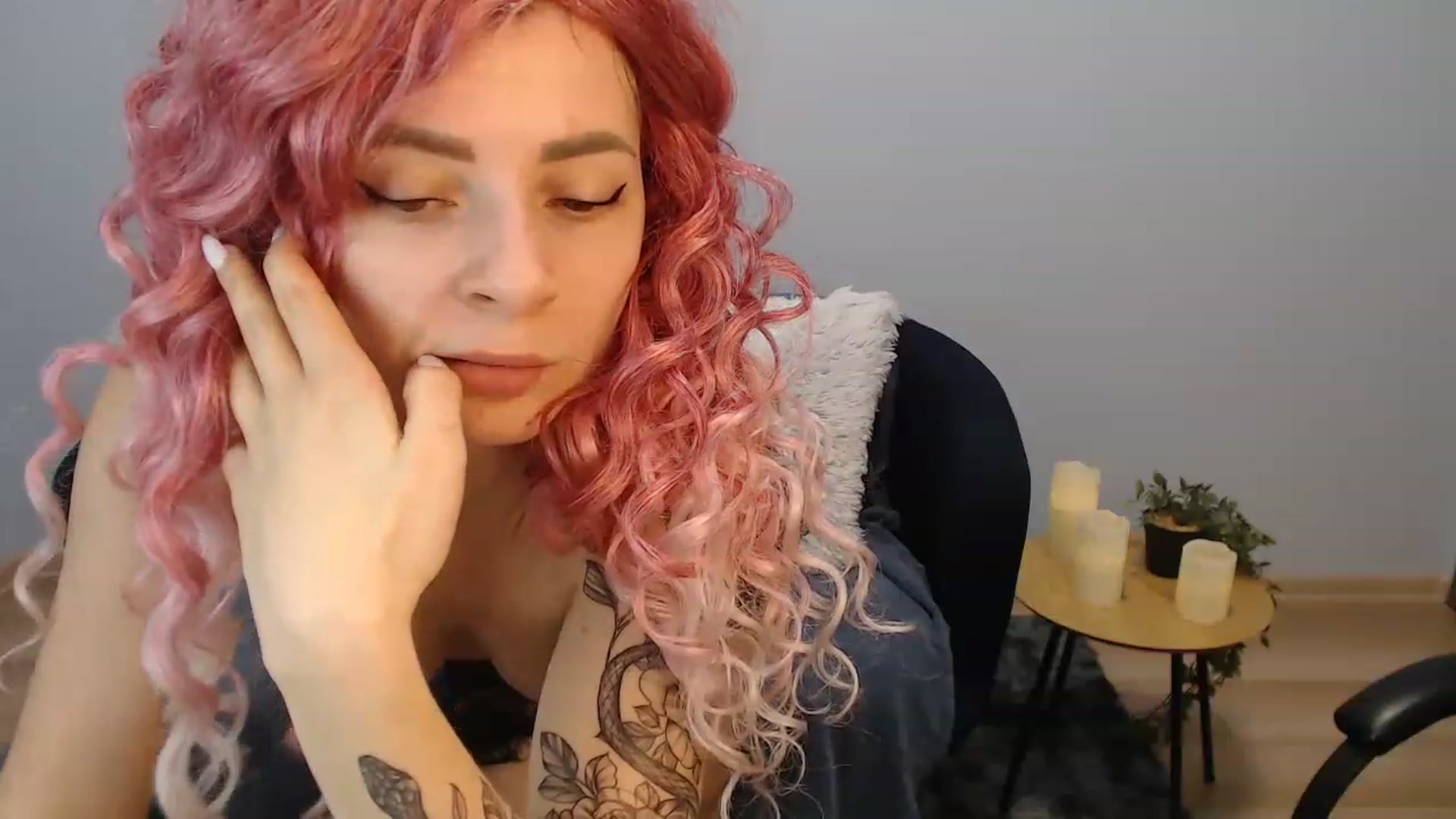 Gallery image thumbnail from NanaFox's myfreecams stream on, 12/24/2022, 09:38 image 12 of 20