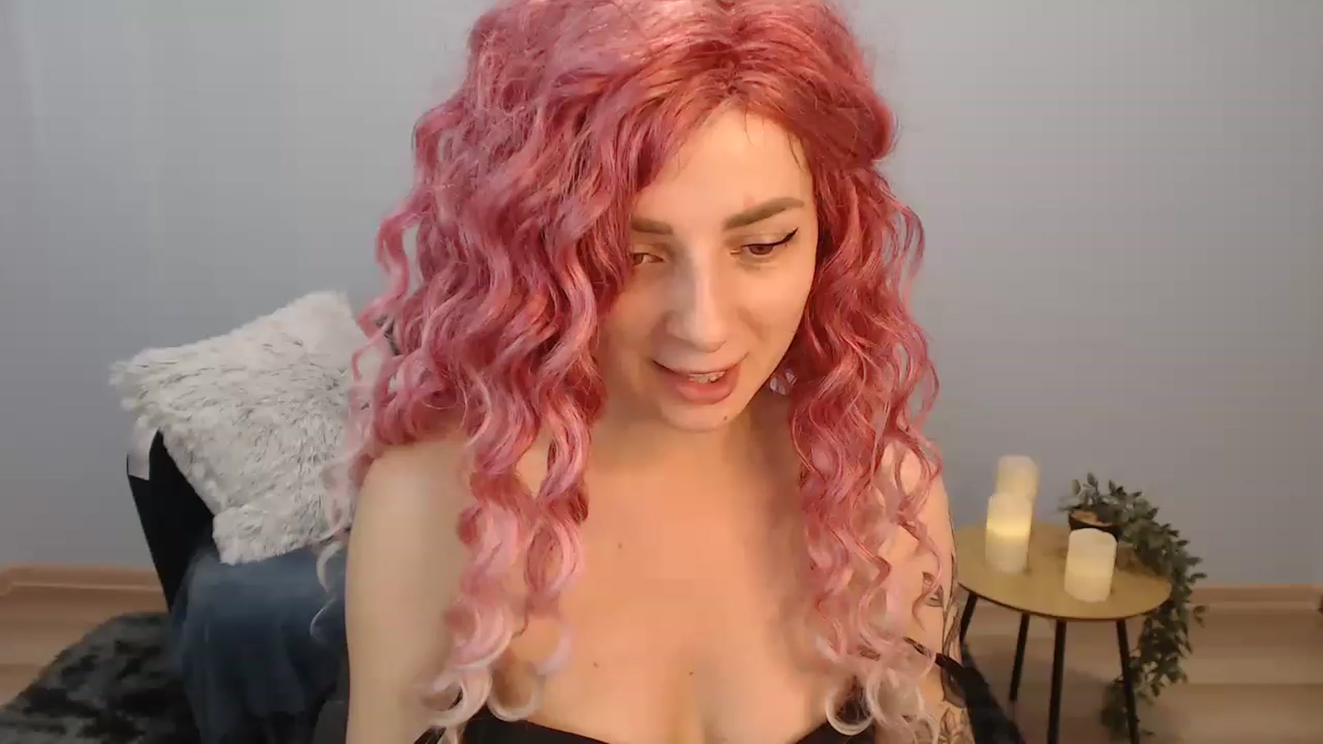Gallery image thumbnail from NanaFox's myfreecams stream on, 12/24/2022, 12:13 image 4 of 20