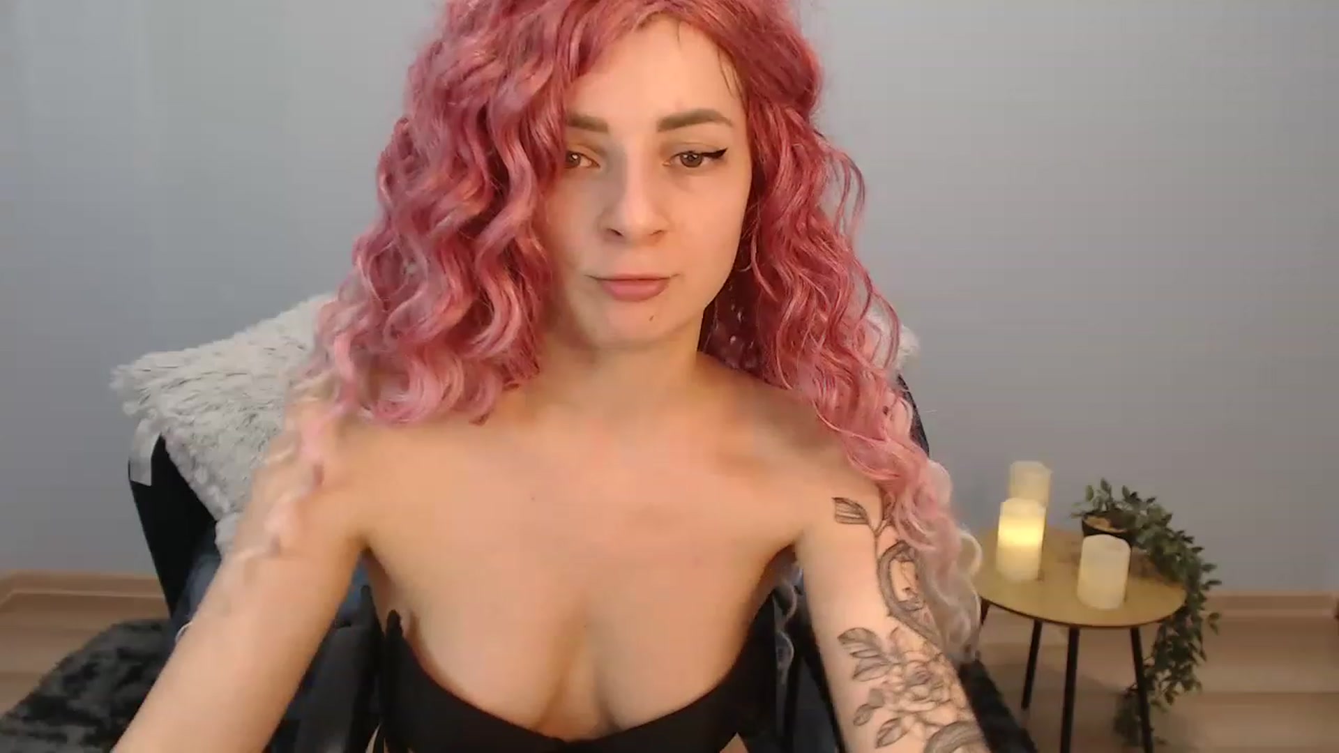 Gallery image thumbnail from NanaFox's myfreecams stream on, 12/24/2022, 12:13 image 9 of 20