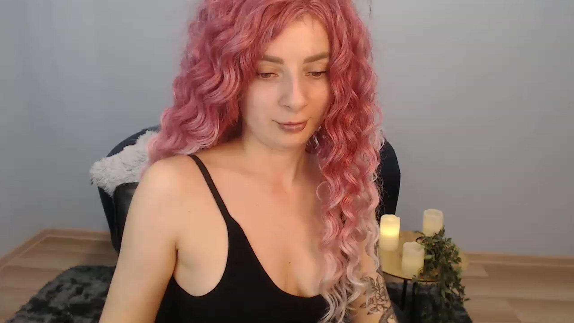 Gallery image thumbnail from NanaFox's myfreecams stream on, 12/27/2022, 10:01 image 12 of 20
