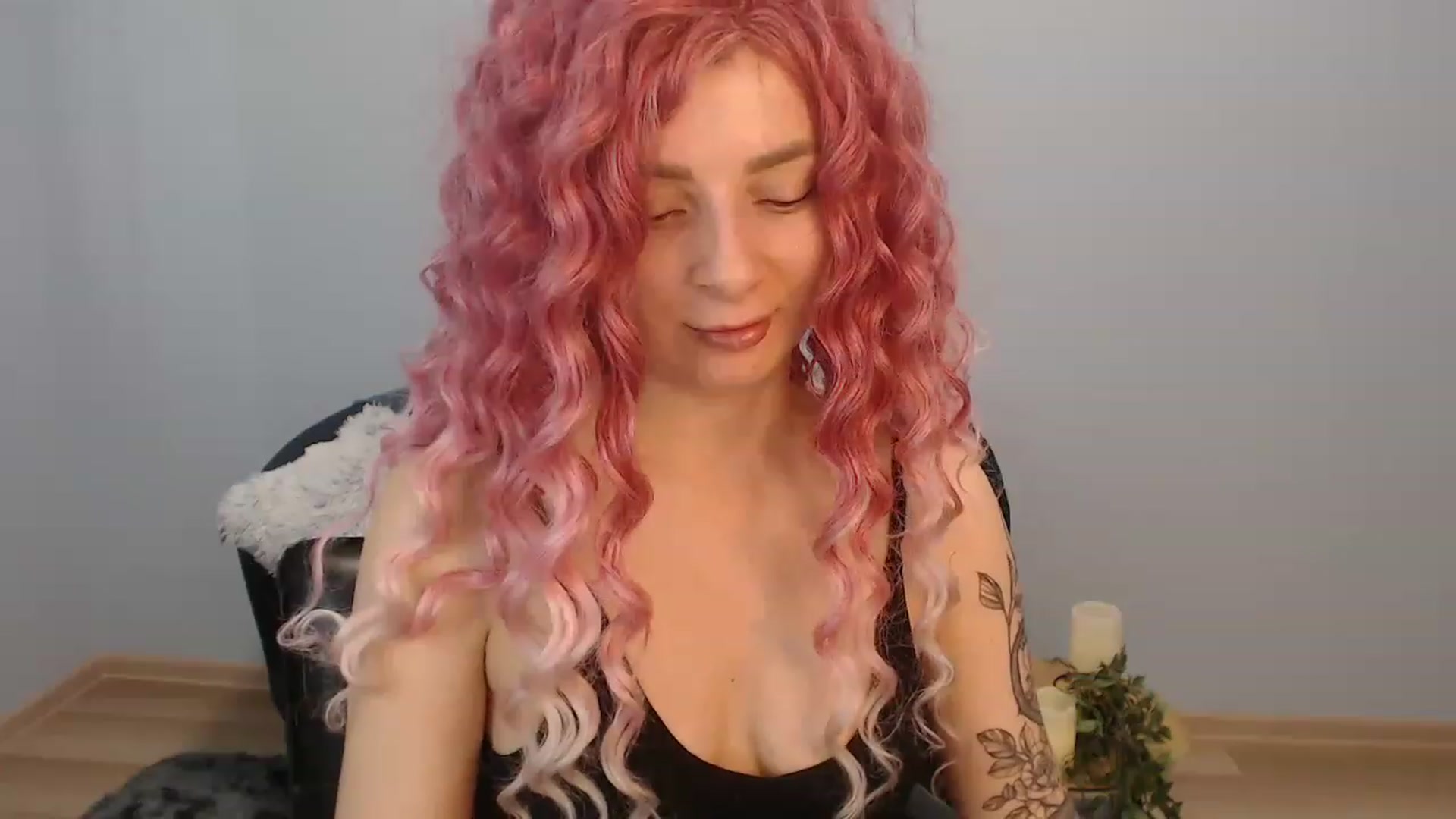 Gallery image thumbnail from NanaFox's myfreecams stream on, 12/27/2022, 10:01 image 13 of 20