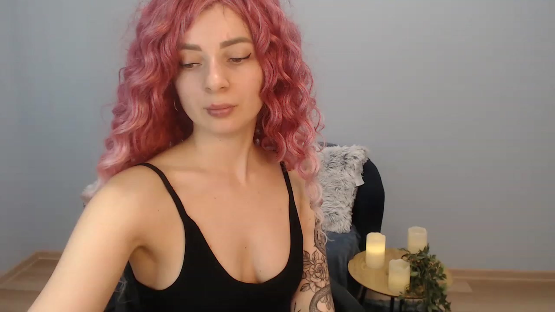 Gallery image thumbnail from NanaFox's myfreecams stream on, 12/27/2022, 10:01 image 11 of 20