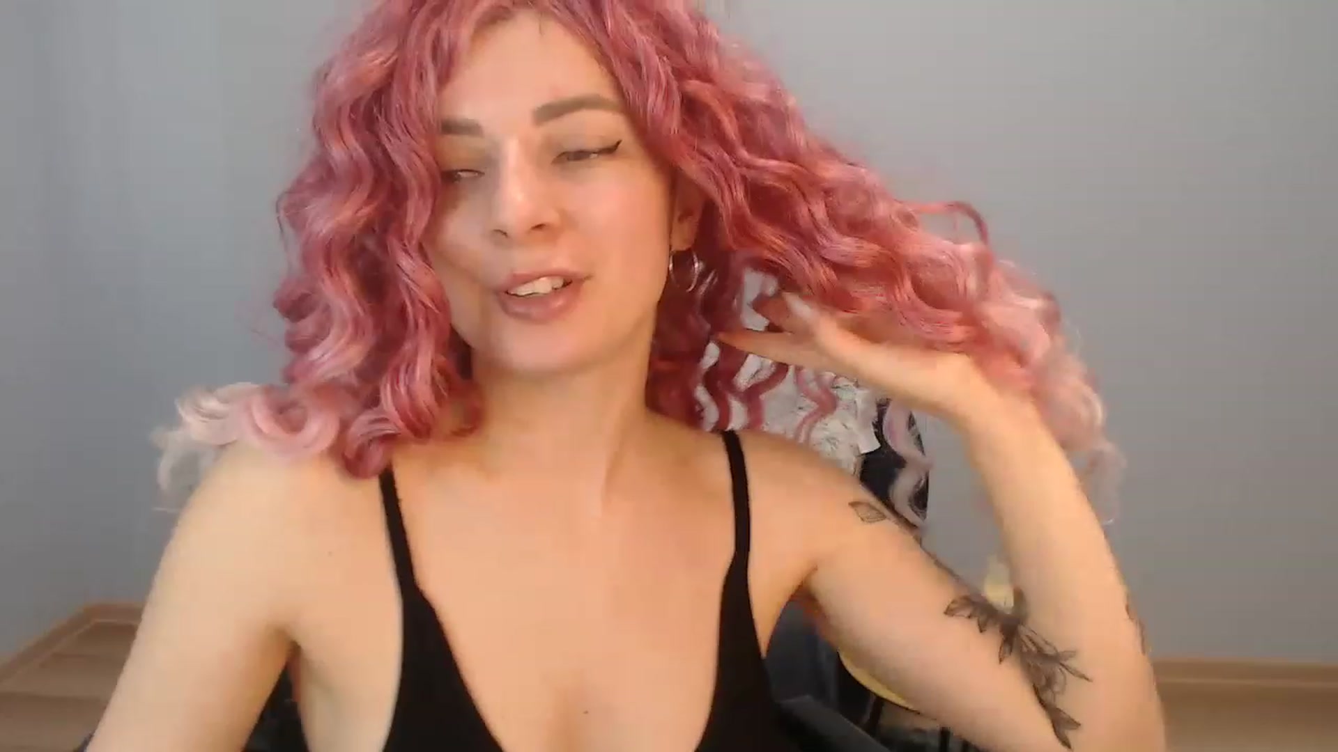 Gallery image thumbnail from NanaFox's myfreecams stream on, 12/27/2022, 10:01 image 14 of 20