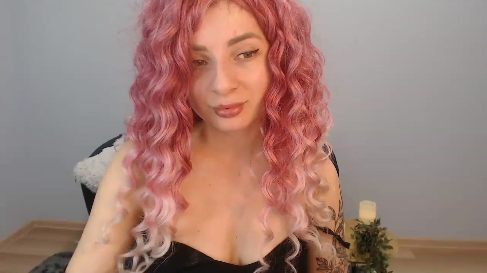 Gallery image thumbnail from NanaFox's myfreecams stream on, 12/27/2022, 11:41 image 16 of 20