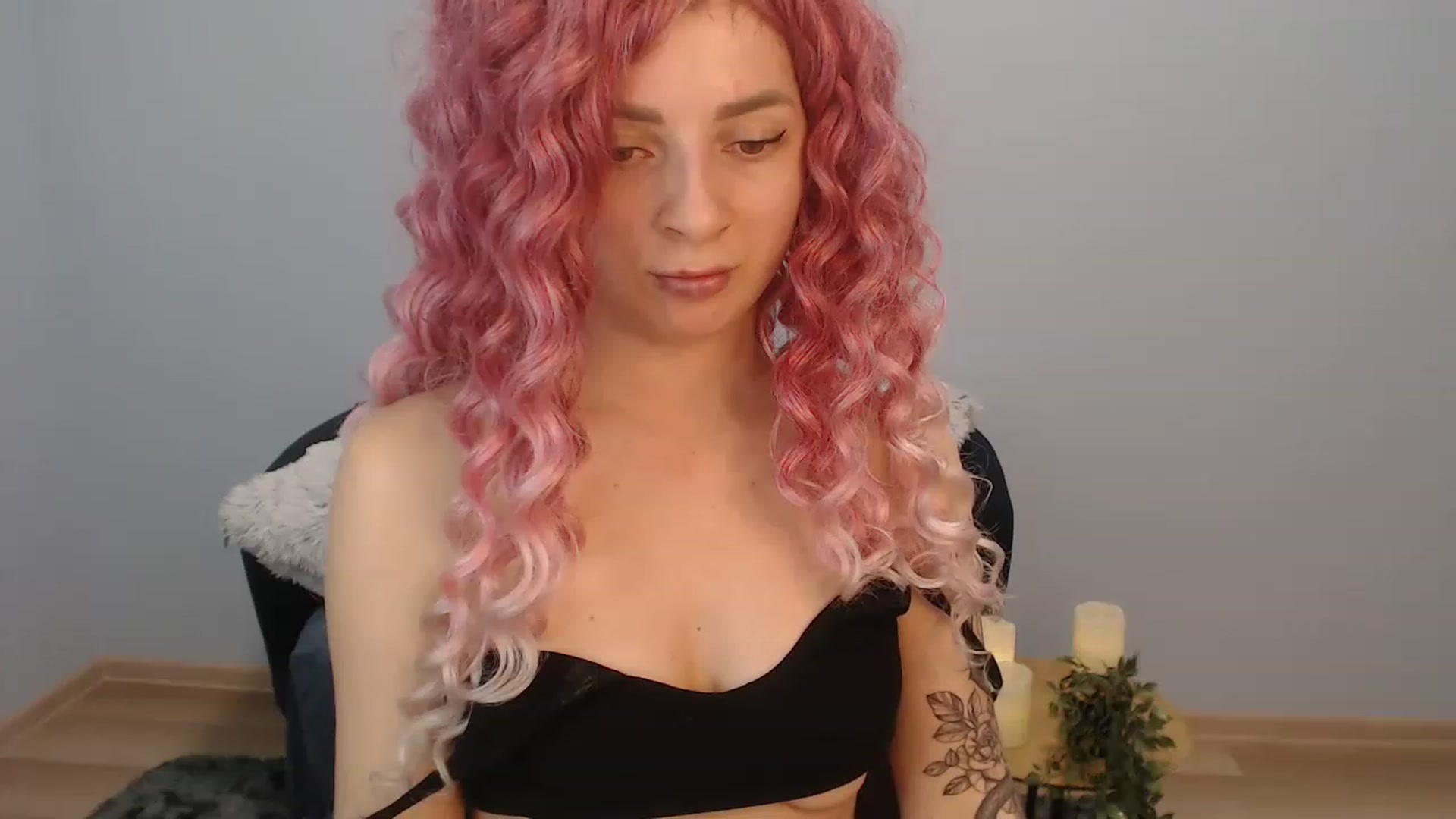 Gallery image thumbnail from NanaFox's myfreecams stream on, 12/27/2022, 11:41 image 15 of 20
