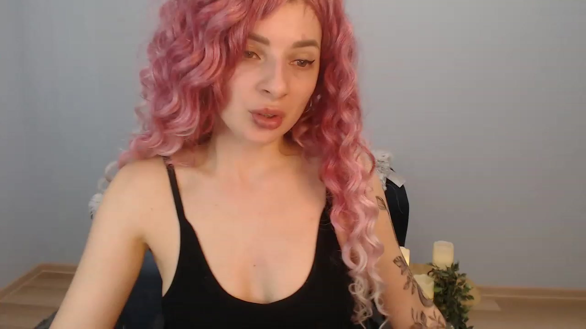 Gallery image thumbnail from NanaFox's myfreecams stream on, 12/27/2022, 11:41 image 4 of 20