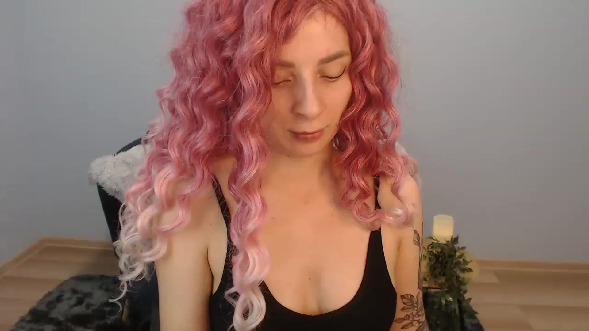 Gallery image thumbnail from NanaFox's myfreecams stream on, 12/27/2022, 12:46 image 9 of 20