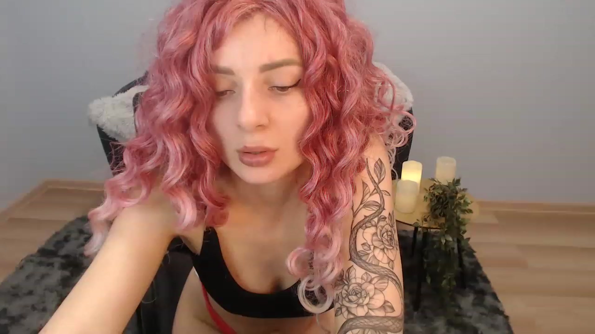 Gallery image thumbnail from NanaFox's myfreecams stream on, 12/27/2022, 12:46 image 13 of 20