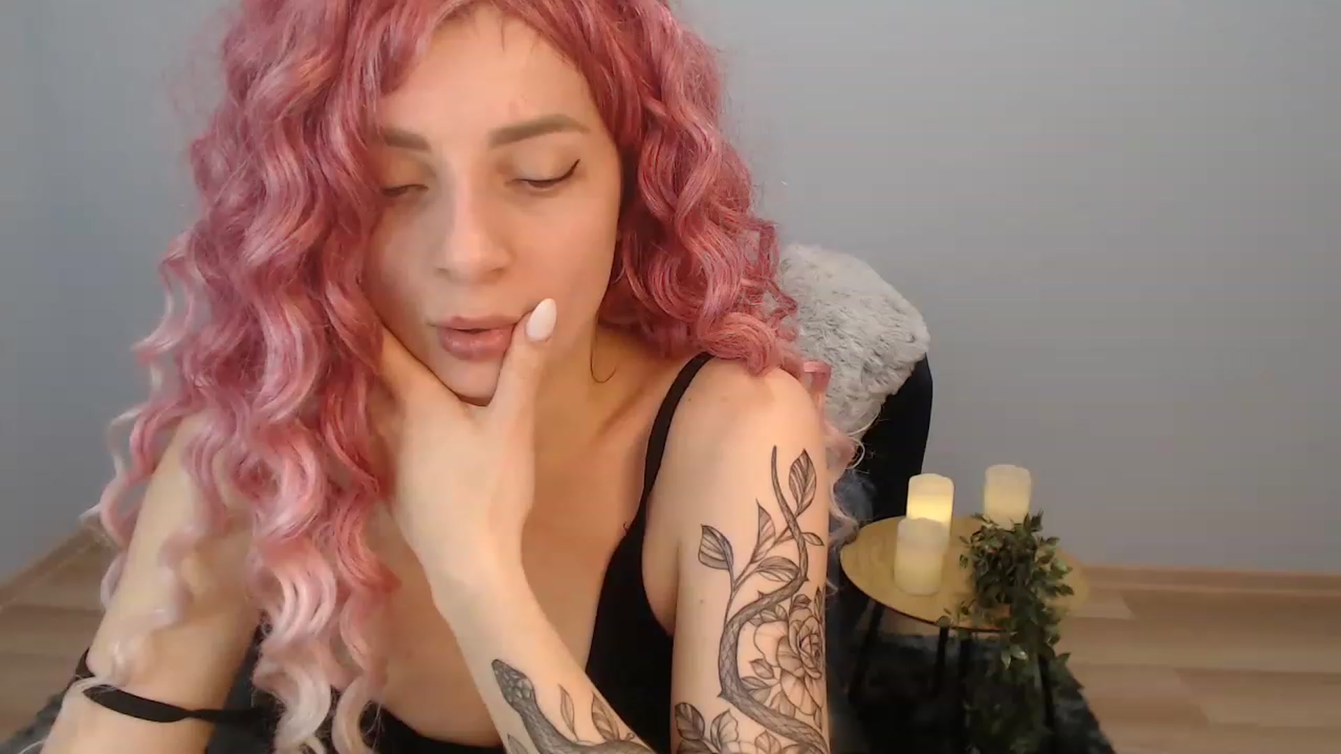 Gallery image thumbnail from NanaFox's myfreecams stream on, 12/27/2022, 12:46 image 18 of 20