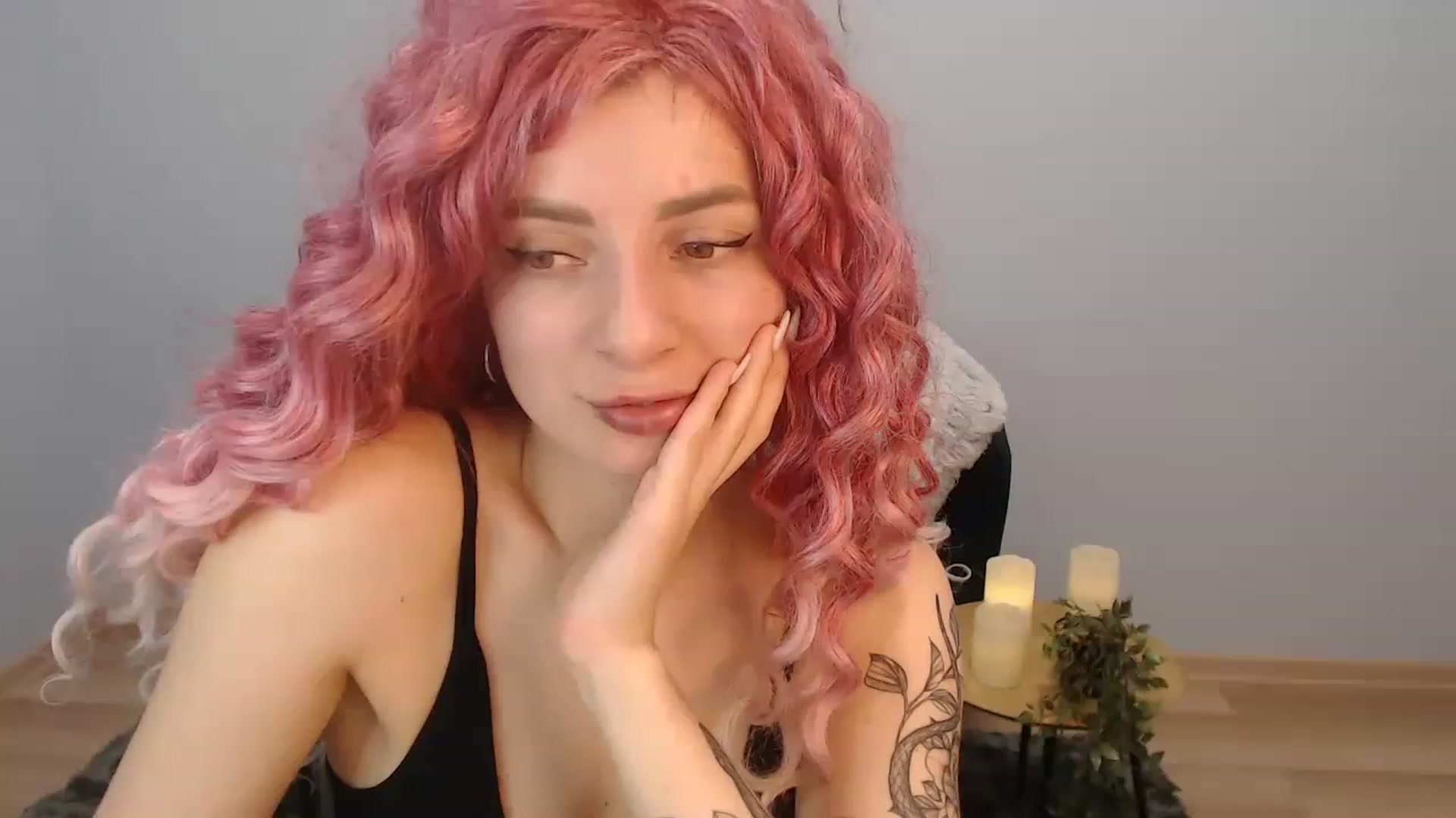 Gallery image thumbnail from NanaFox's myfreecams stream on, 12/27/2022, 12:46 image 10 of 20