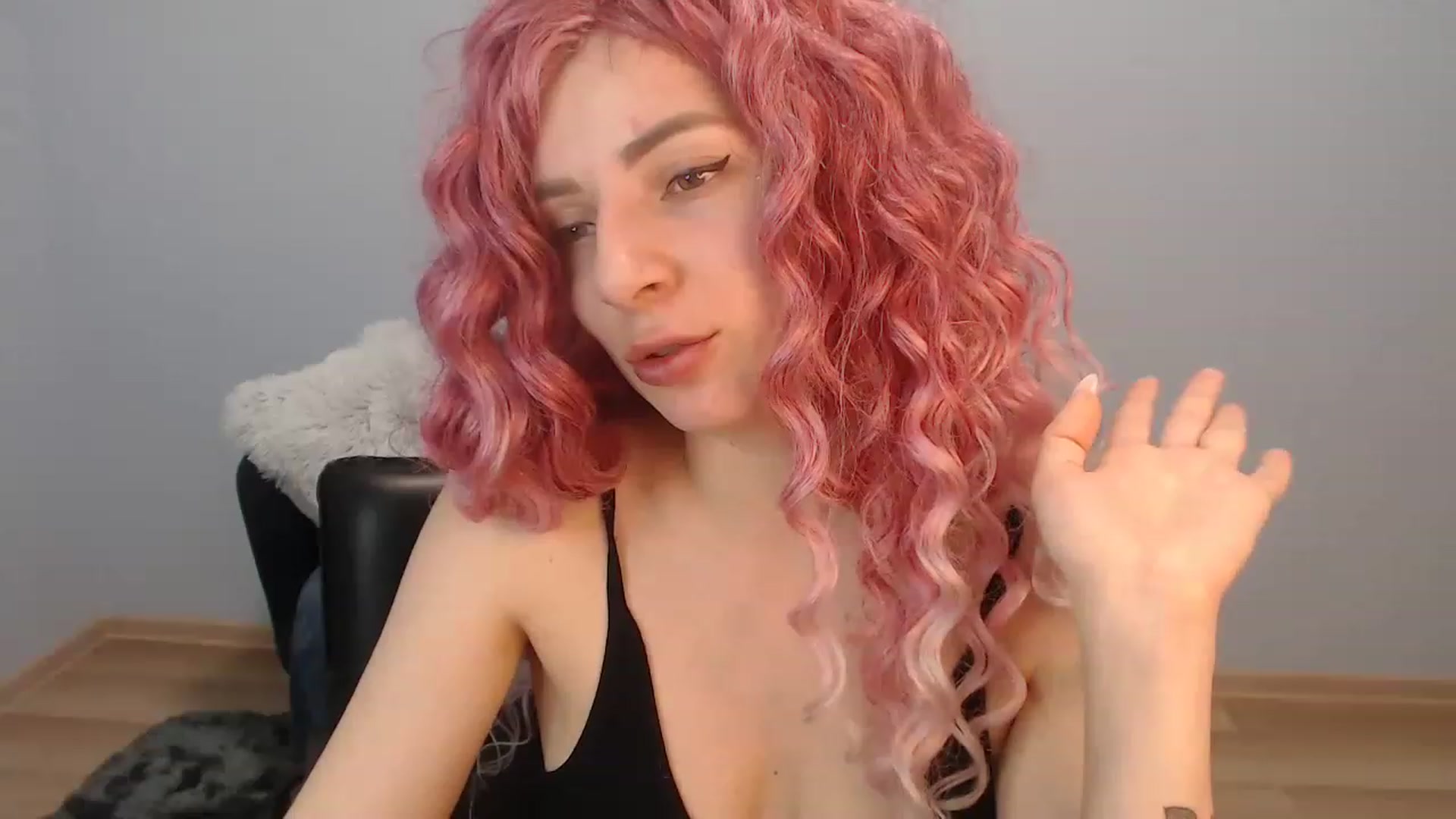 Gallery image thumbnail from NanaFox's myfreecams stream on, 12/27/2022, 12:46 image 2 of 20