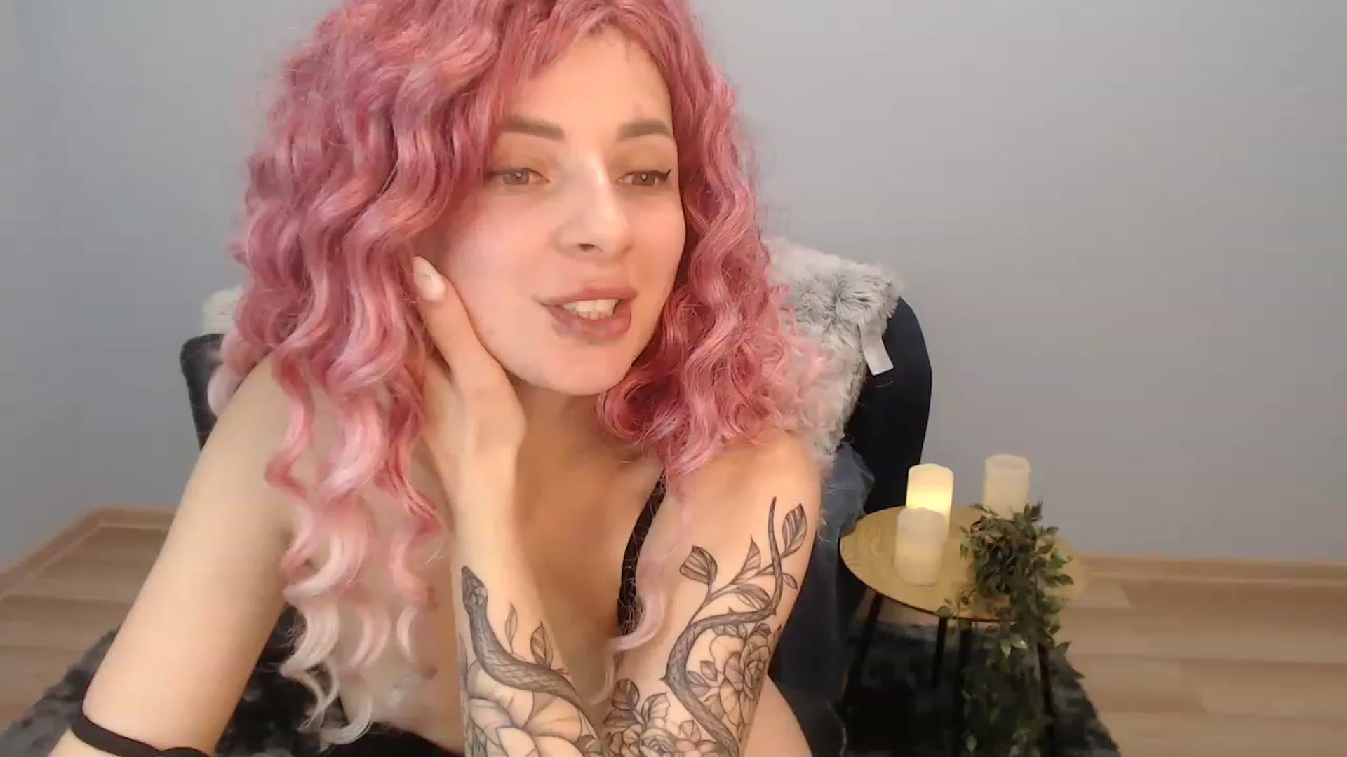 Gallery image thumbnail from NanaFox's myfreecams stream on, 12/27/2022, 12:46 image 4 of 20
