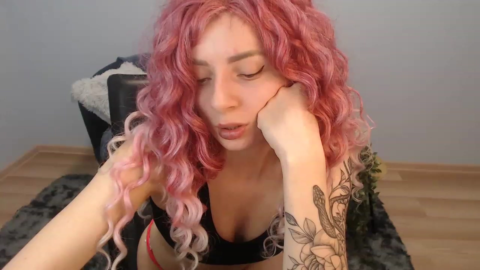Gallery image thumbnail from NanaFox's myfreecams stream on, 12/27/2022, 12:46 image 14 of 20