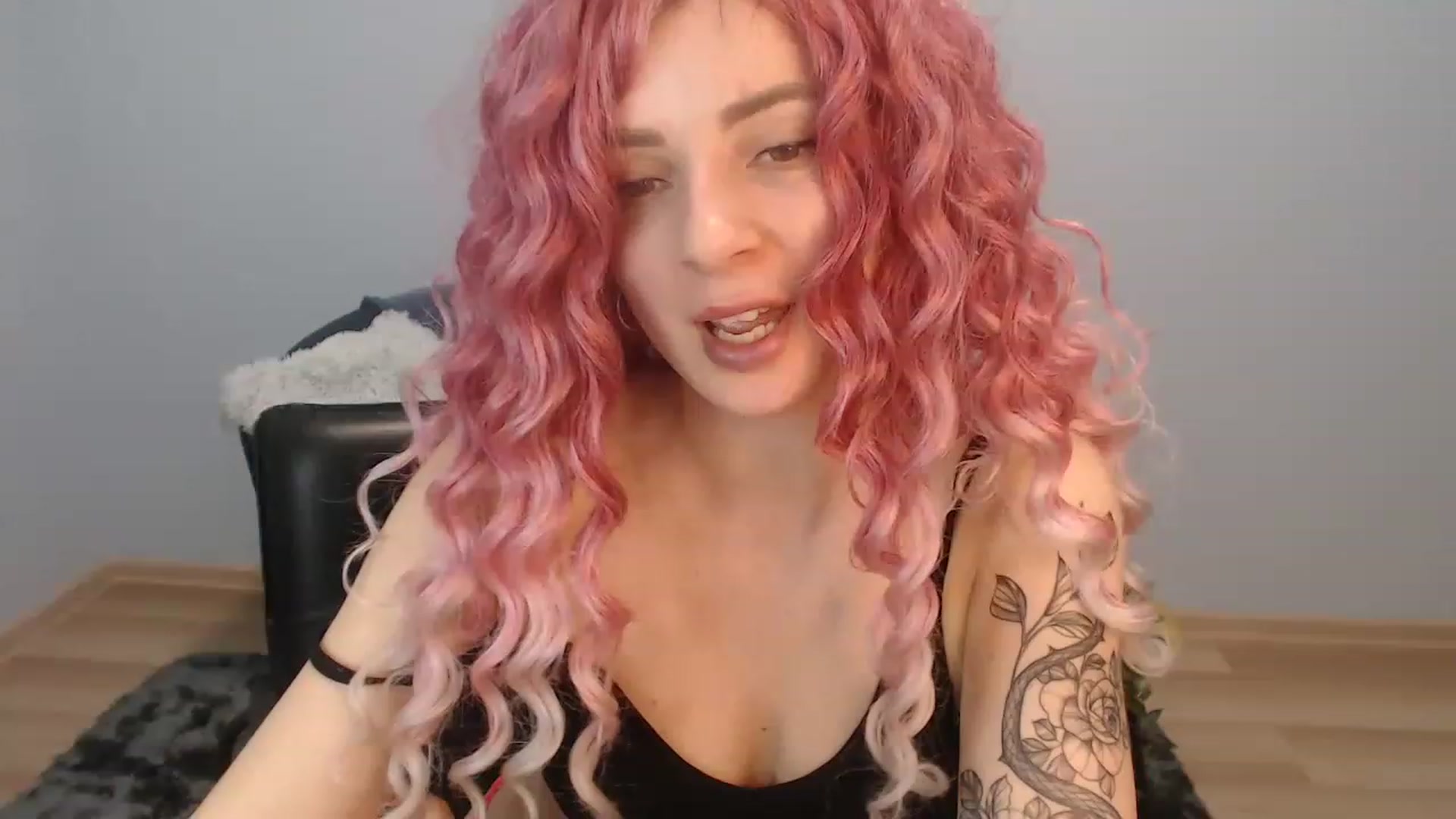 Gallery image thumbnail from NanaFox's myfreecams stream on, 12/27/2022, 12:46 image 15 of 20