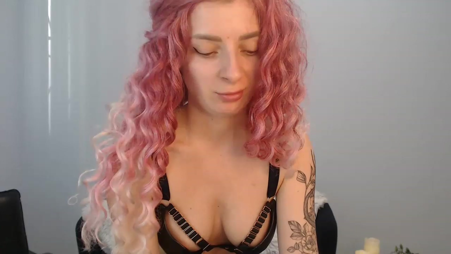 Gallery image thumbnail from NanaFox's myfreecams stream on, 01/04/2023, 12:30 image 6 of 20