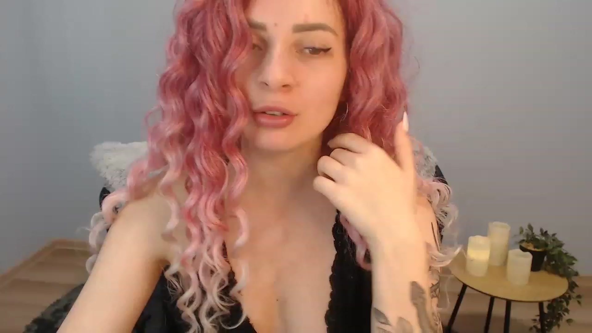Gallery image thumbnail from NanaFox's myfreecams stream on, 01/05/2023, 12:12 image 2 of 20