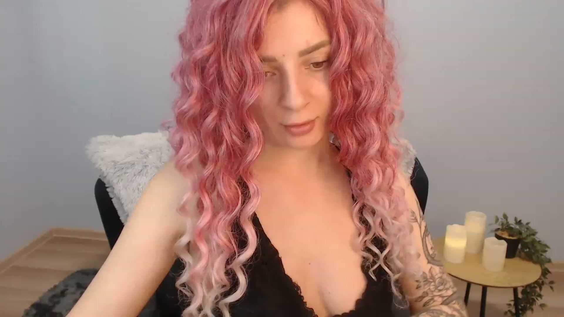 Gallery image thumbnail from NanaFox's myfreecams stream on, 01/05/2023, 12:12 image 1 of 20