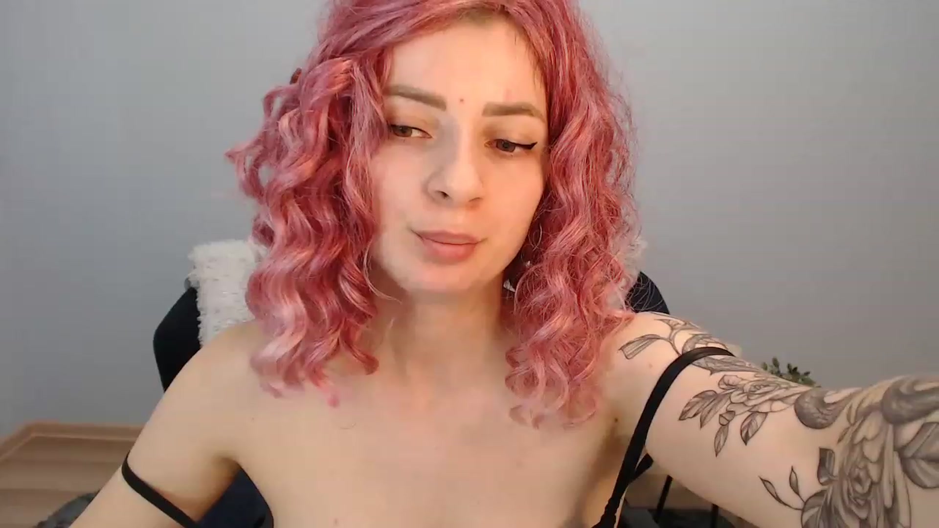 Gallery image thumbnail from NanaFox's myfreecams stream on, 01/07/2023, 11:00 image 15 of 20