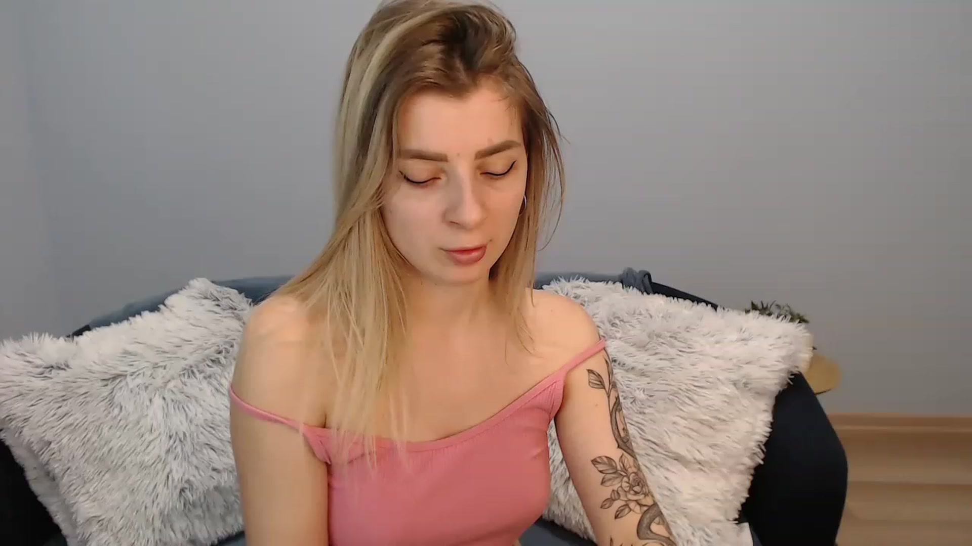 Gallery image thumbnail from NanaFox's myfreecams stream on, 01/10/2023, 10:02 image 13 of 20