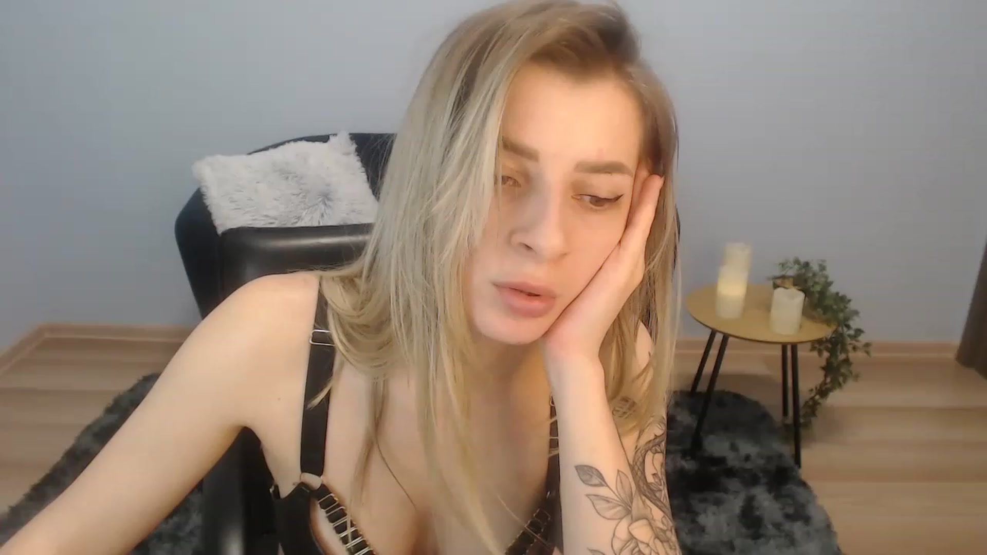 Gallery image thumbnail from NanaFox's myfreecams stream on, 01/15/2023, 11:15 image 9 of 20