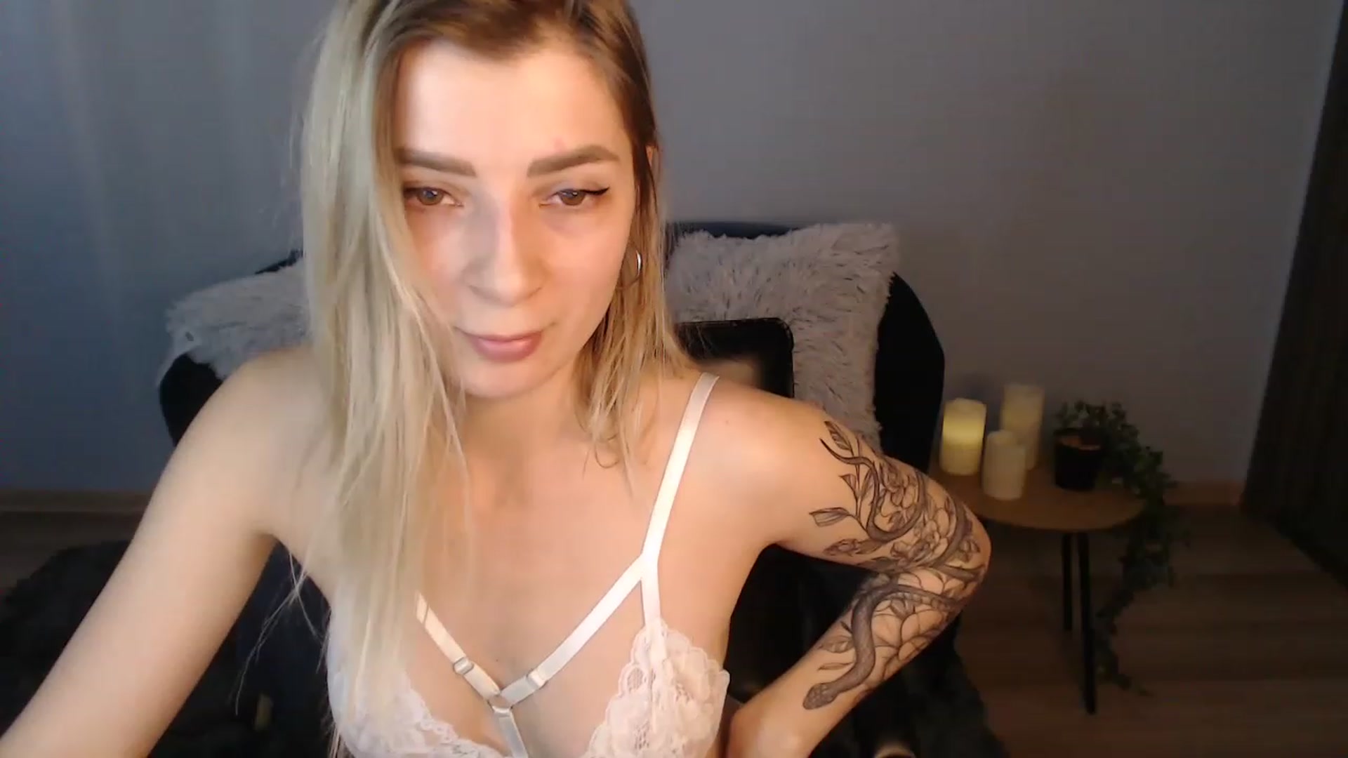 Gallery image thumbnail from NanaFox's myfreecams stream on, 01/19/2023, 12:32 image 11 of 20