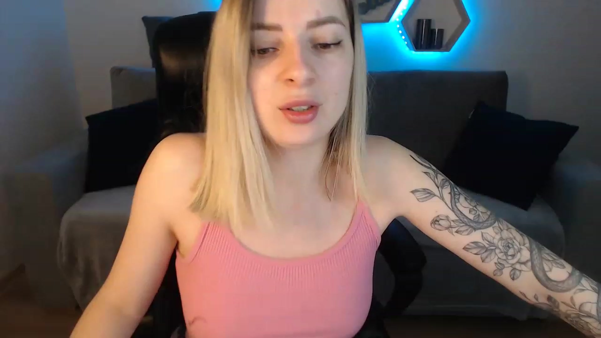 Gallery image thumbnail from NanaFox's myfreecams stream on, 03/30/2023, 08:16 image 17 of 20
