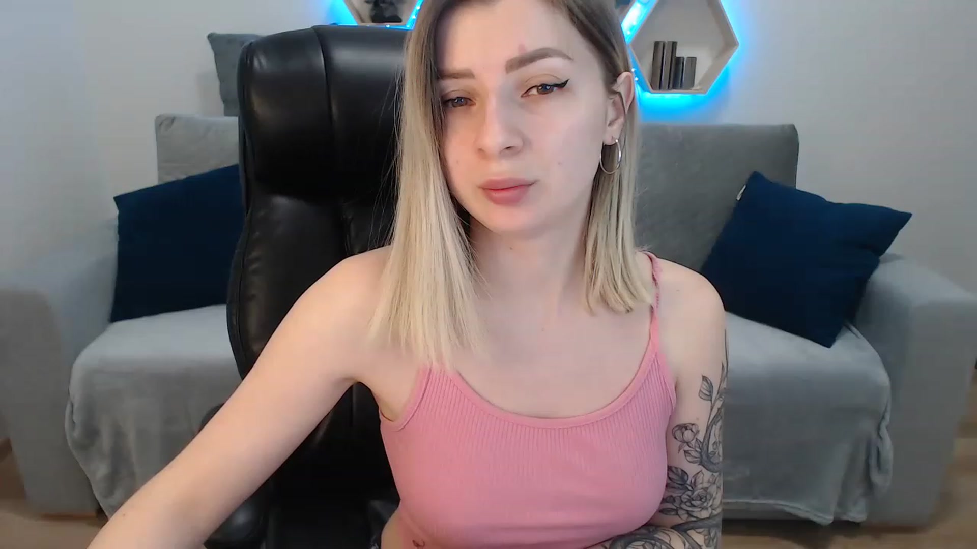 Gallery image thumbnail from NanaFox's myfreecams stream on, 03/30/2023, 08:16 image 5 of 20