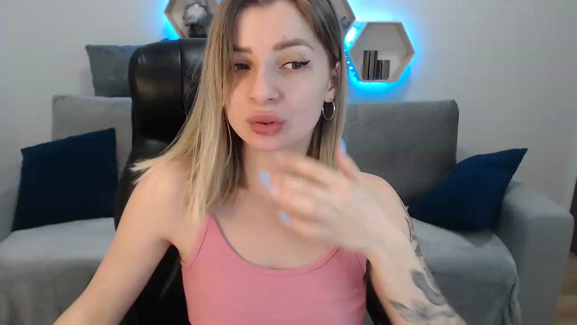 Gallery image thumbnail from NanaFox's myfreecams stream on, 03/30/2023, 10:38 image 15 of 20
