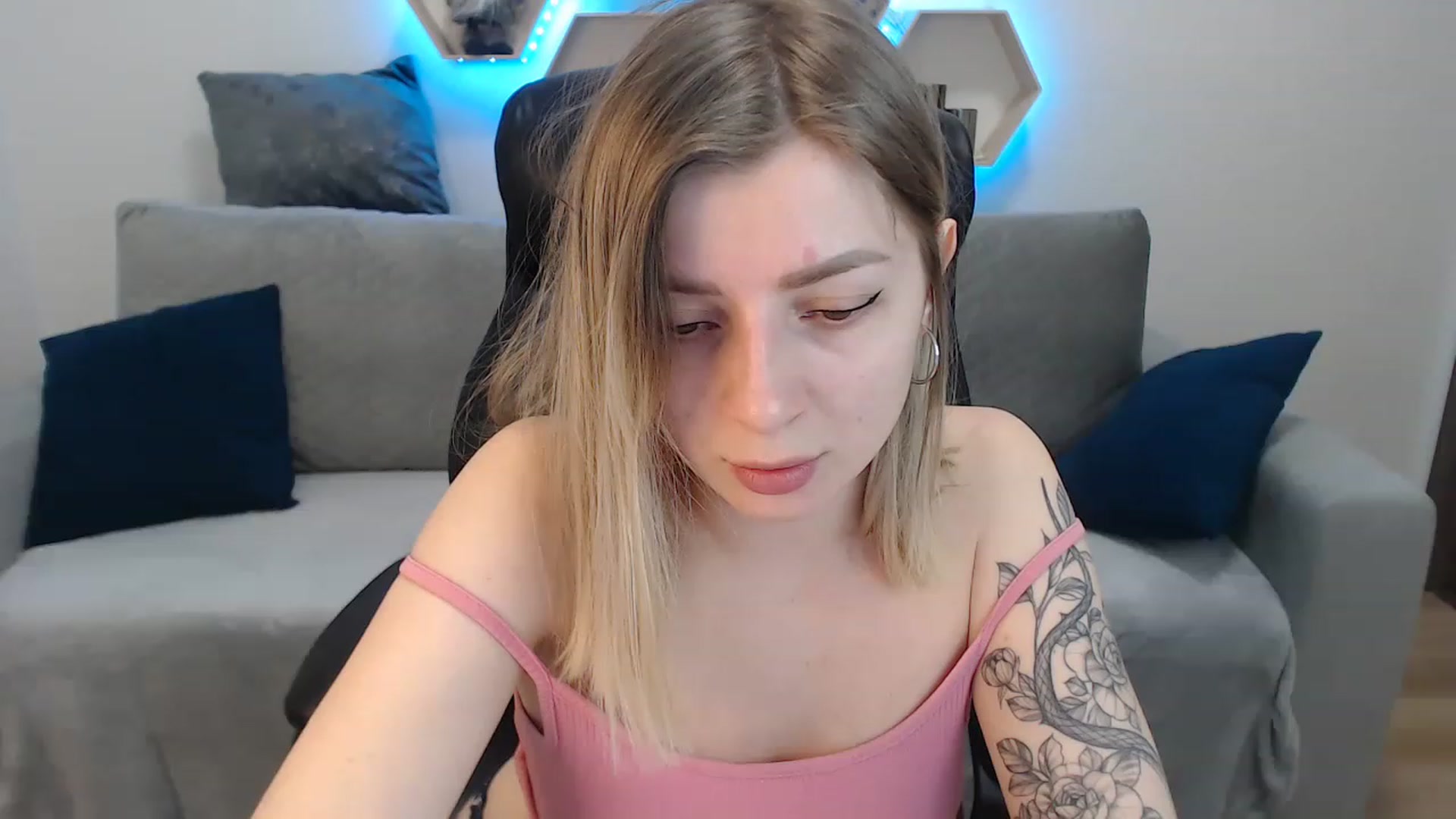 Gallery image thumbnail from NanaFox's myfreecams stream on, 03/30/2023, 10:38 image 6 of 20