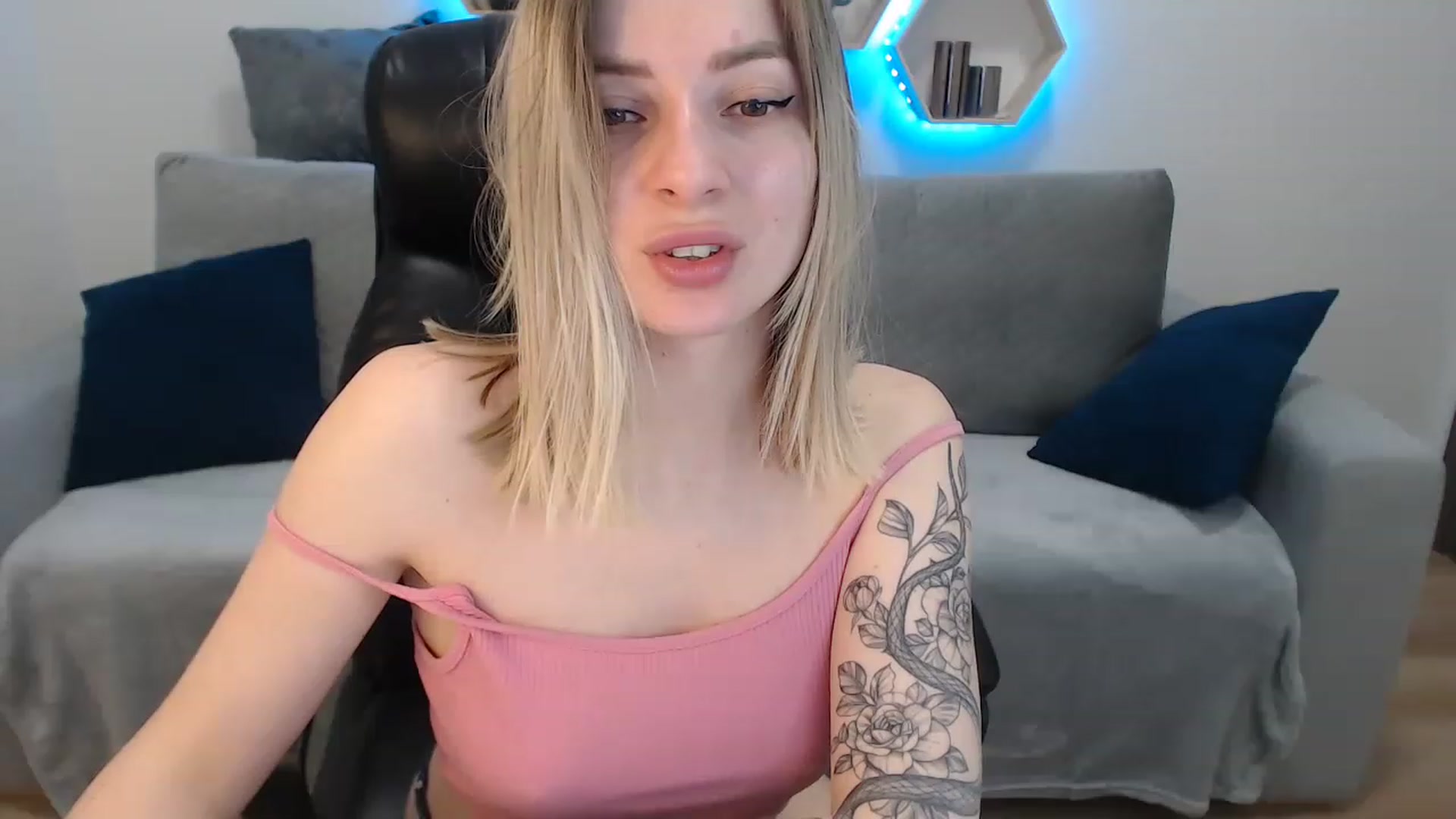 Gallery image thumbnail from NanaFox's myfreecams stream on, 03/30/2023, 11:36 image 7 of 20