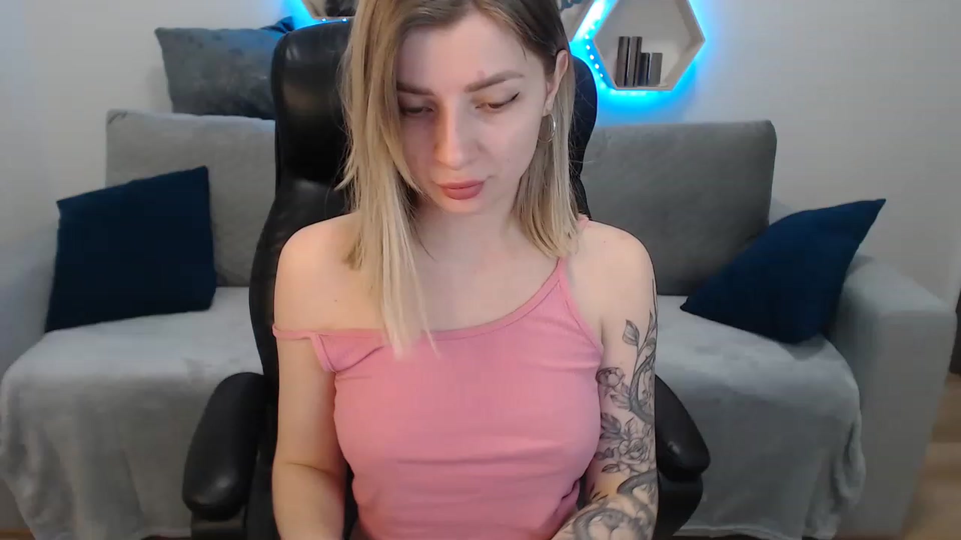 Gallery image thumbnail from NanaFox's myfreecams stream on, 03/30/2023, 11:36 image 4 of 20
